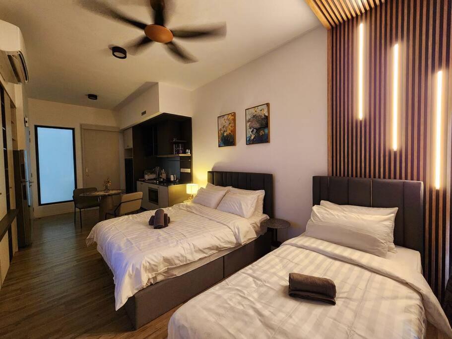 Millerz Square 3pax Studio room 1
