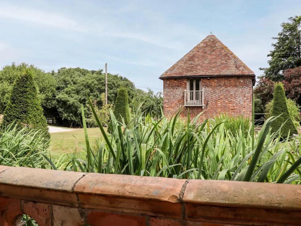 Cottage With Private Hot Tub 5 Min to White Cliffs of Dover view 5
