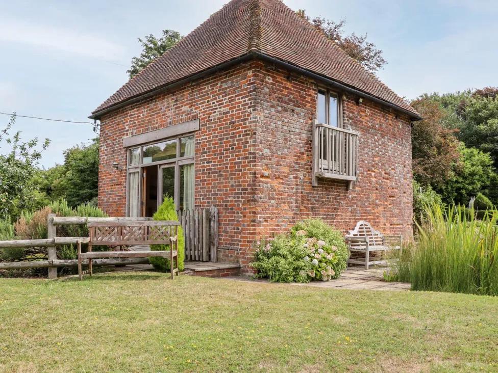 Cottage With Private Hot Tub 5 Min to White Cliffs of Dover view 3