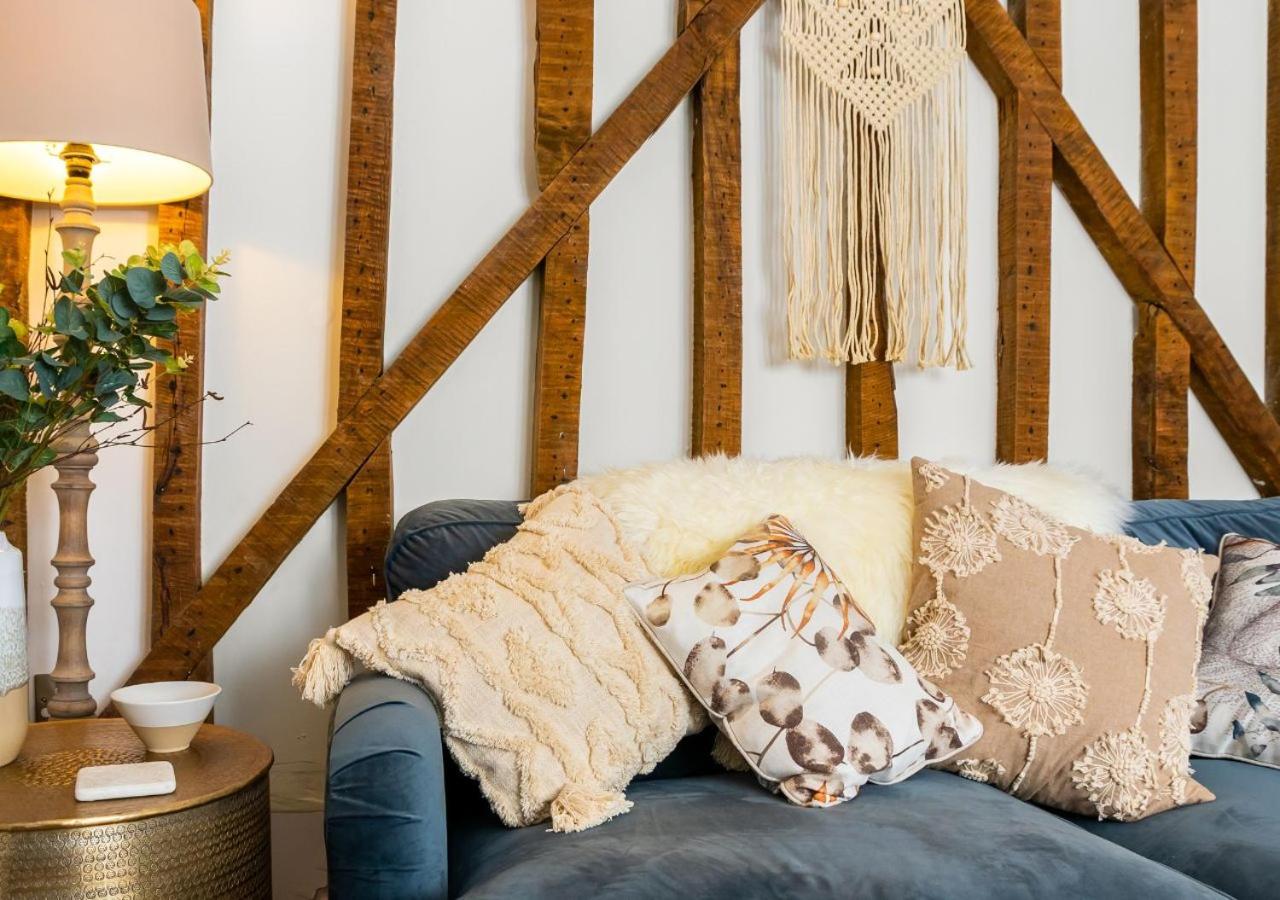 Windsor Cottage - Bolthole in the heart of CN! view 5