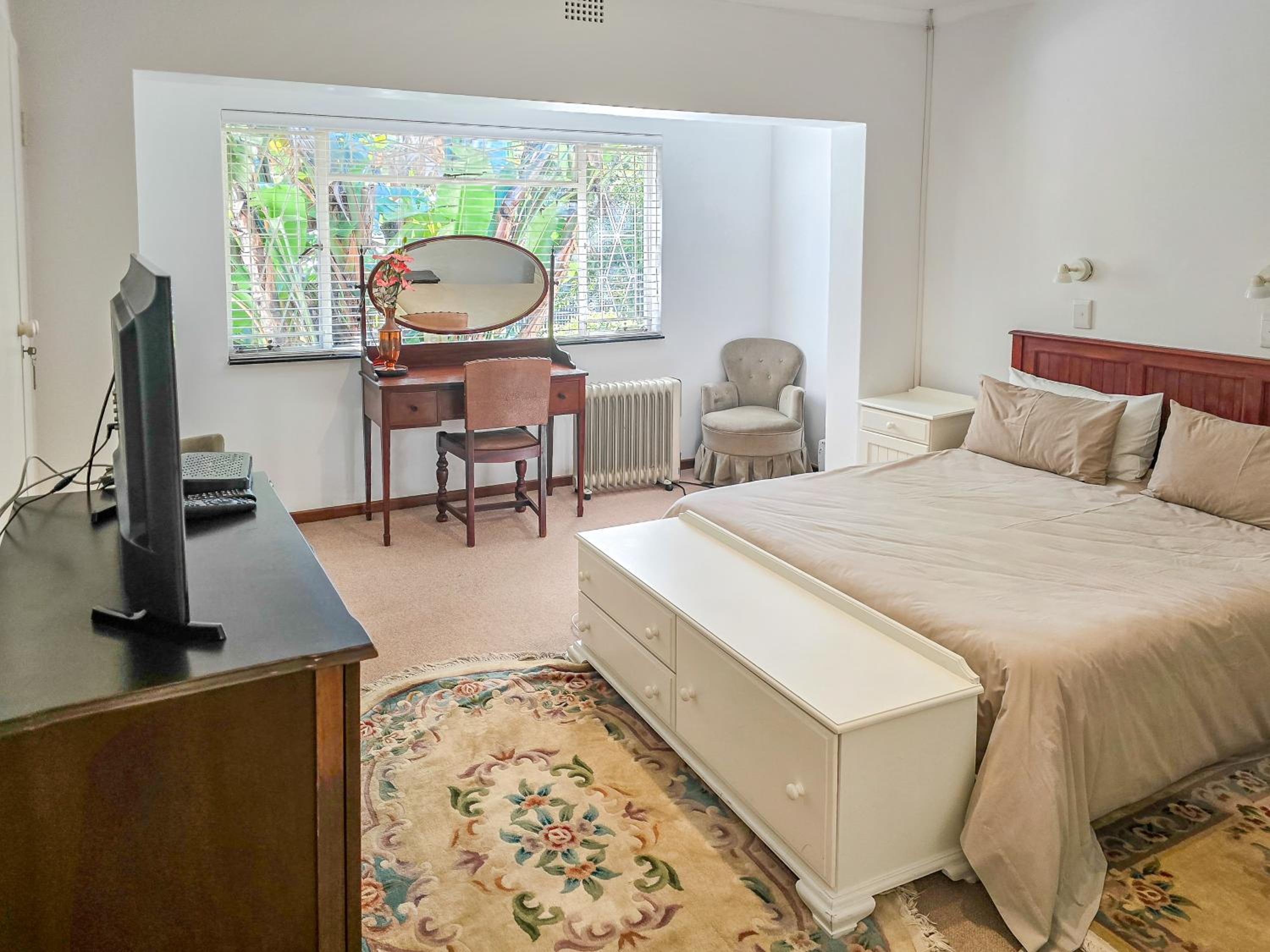 Honeybird Cottage - the House view 4