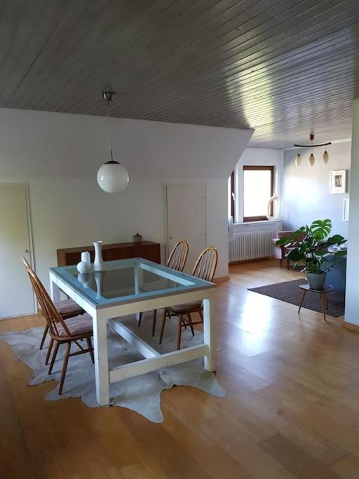 Art-Apartment mit Balkon