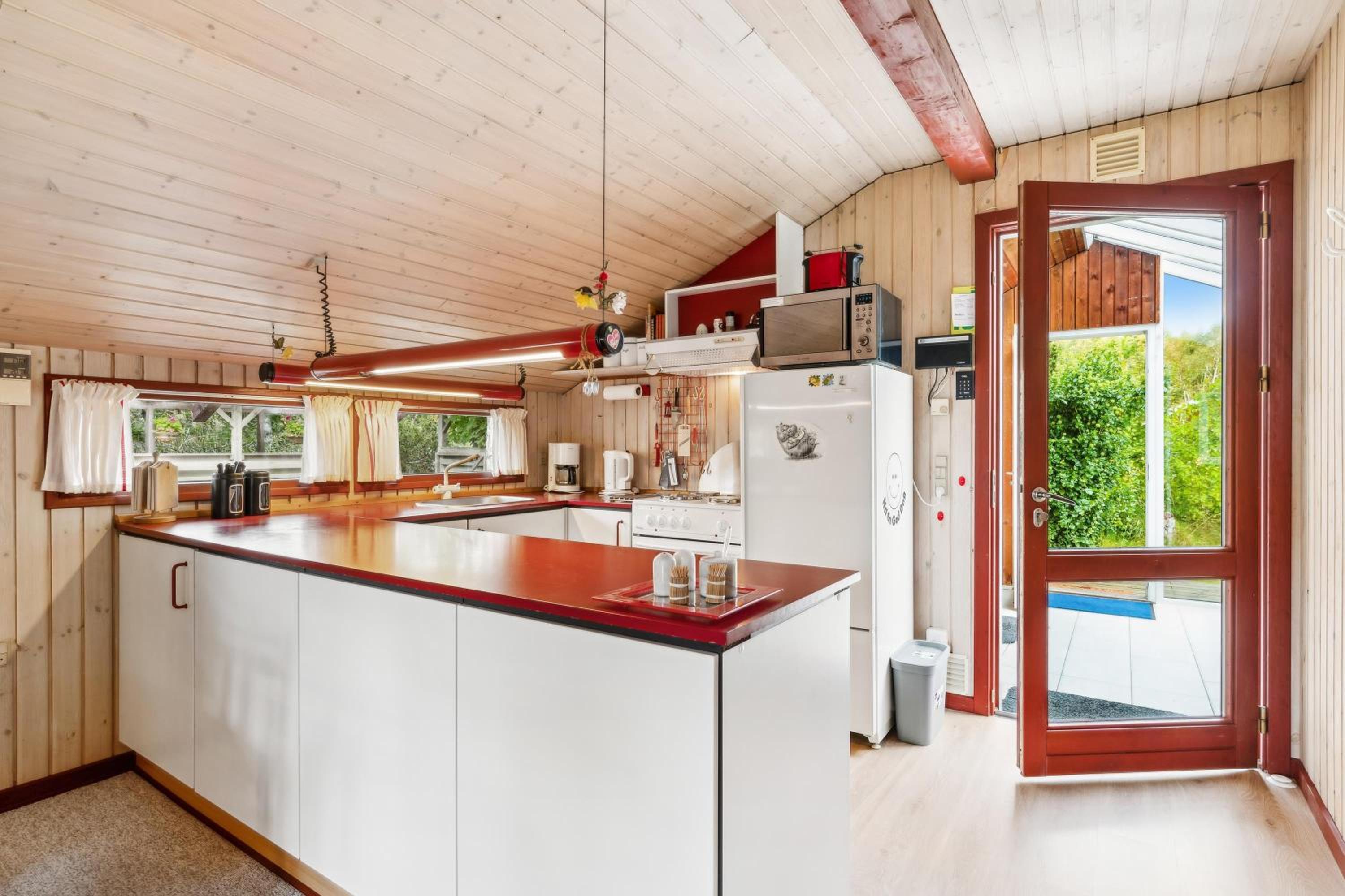 Authentic And Cosy Holiday Home With Enclosed Garden, Covered Terrace And Annex Just A Few Minutes Walk From The Beach And Close To Forest And view 4