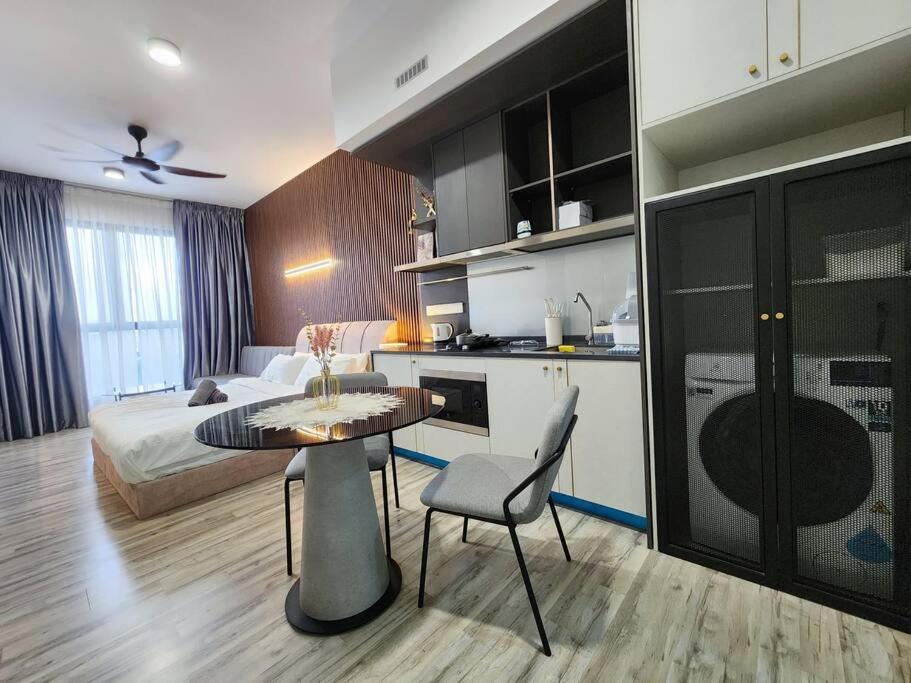 Millerz Square 2pax Studio room 2