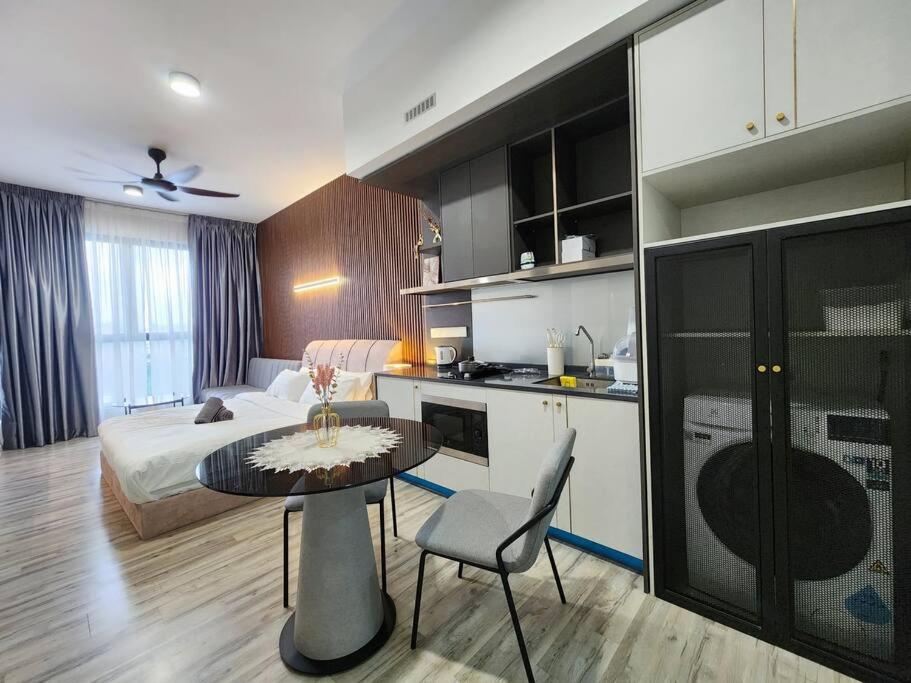 Millerz Square 2pax Studio room 2