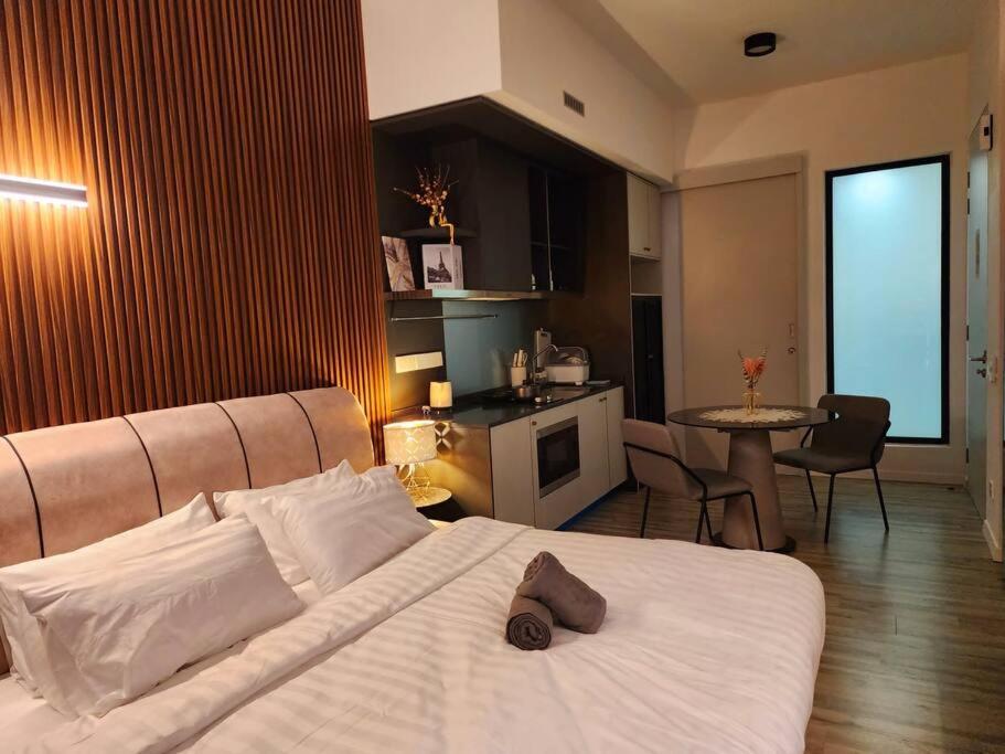 Millerz Square 2pax Studio room 2