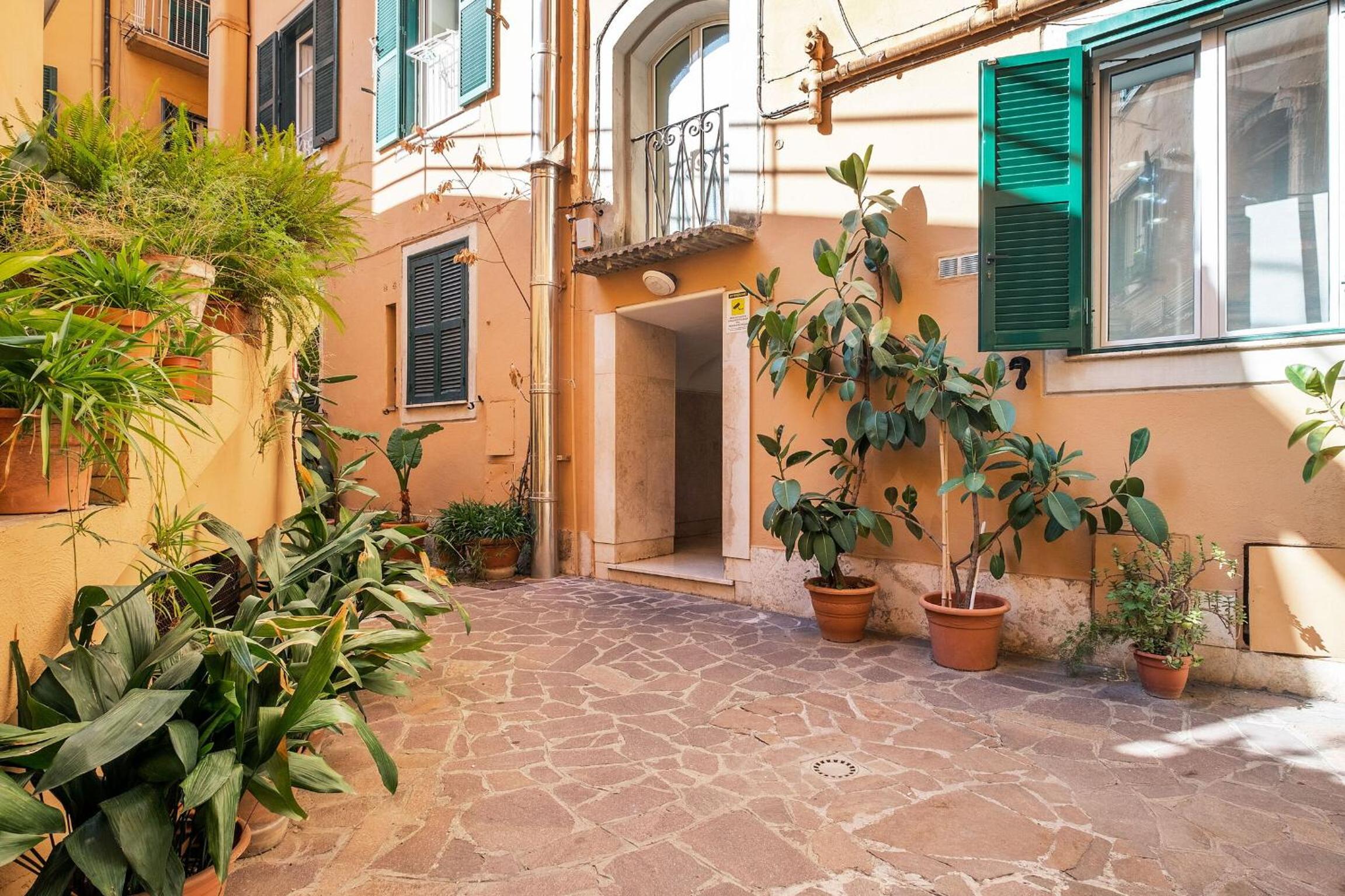 Apartment In Via Merulana Central Rome by Halldis
