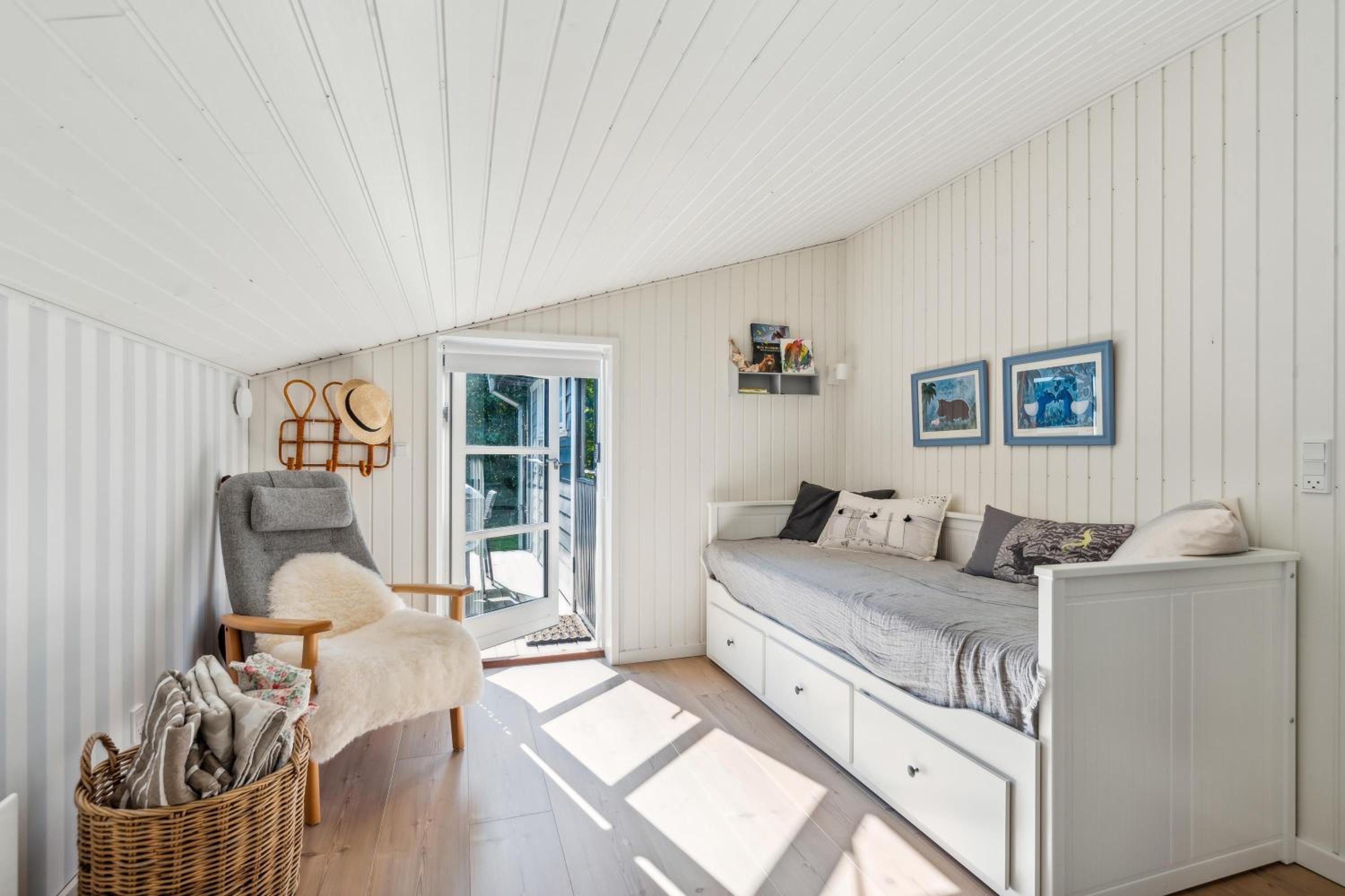 Cosy And Well-Kept Holiday Home With Covered Terrace, Large Garden And Child-Friendly Location Just 250 Metres From The Water And Close To Forest,