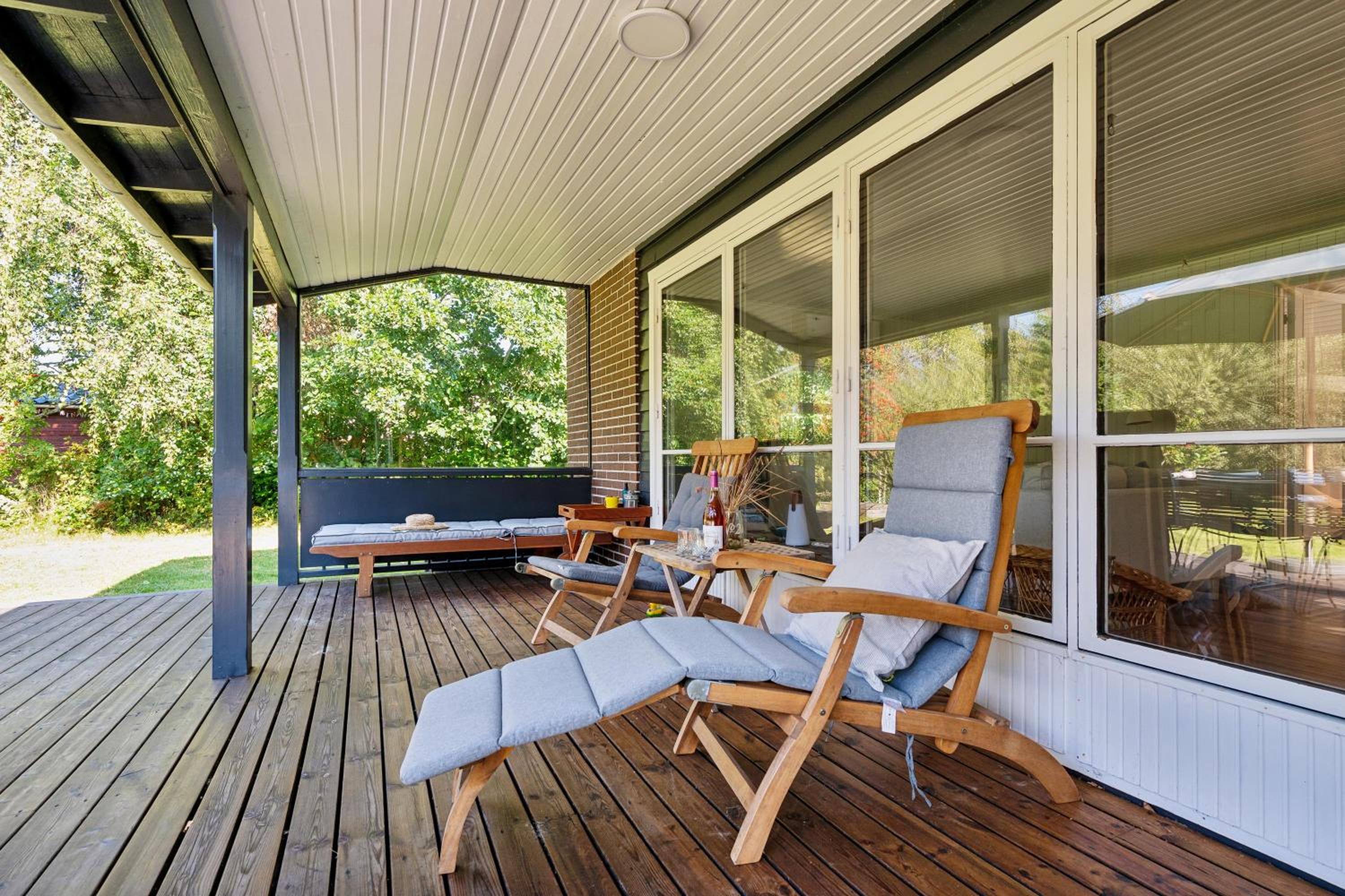 Cosy And Well-Kept Holiday Home With Covered Terrace, Large Garden And Child-Friendly Location Just 250 Metres From The Water And Close To Forest,