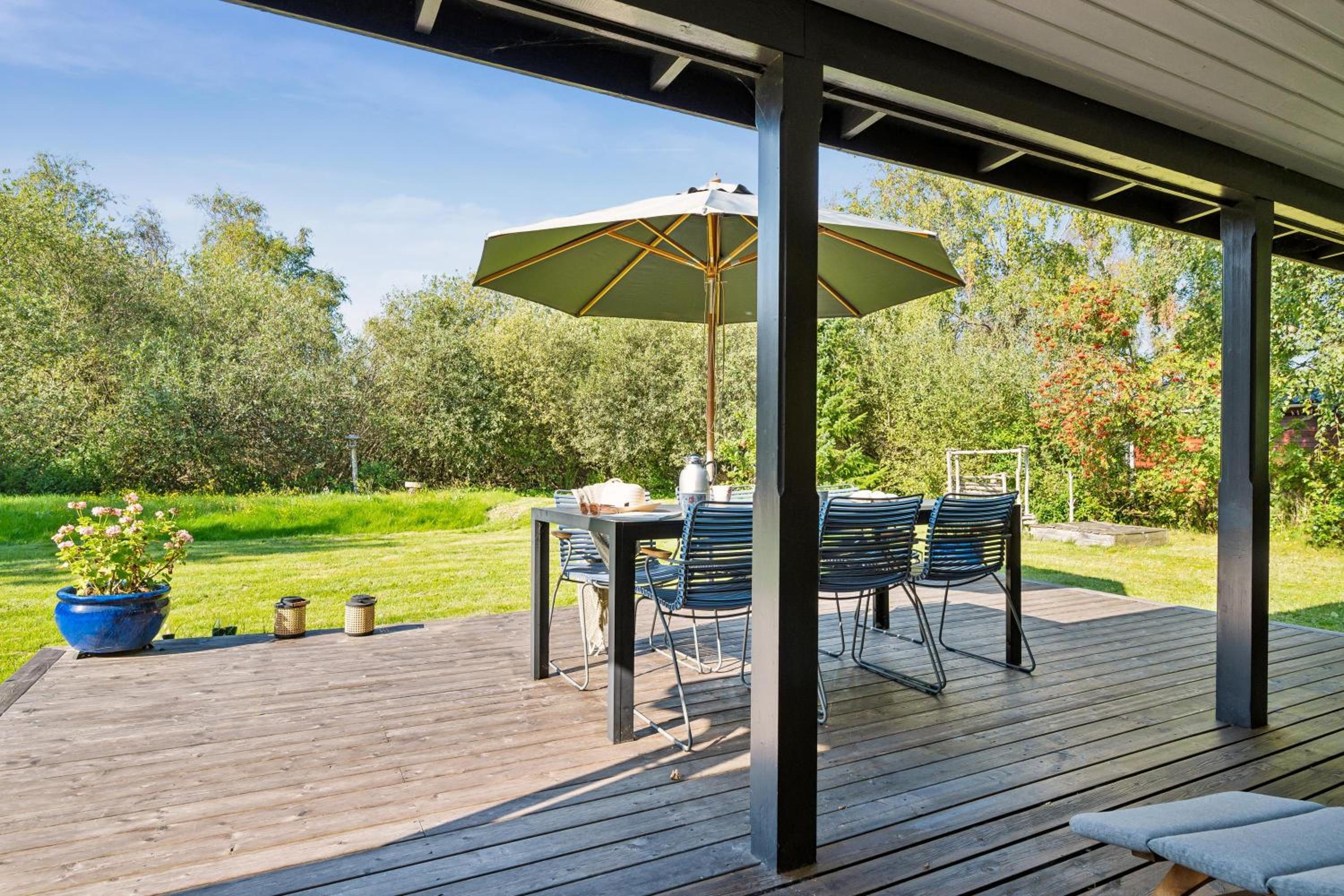 Cosy And Well-Kept Holiday Home With Covered Terrace, Large Garden And Child-Friendly Location Just 250 Metres From The Water And Close To Forest,