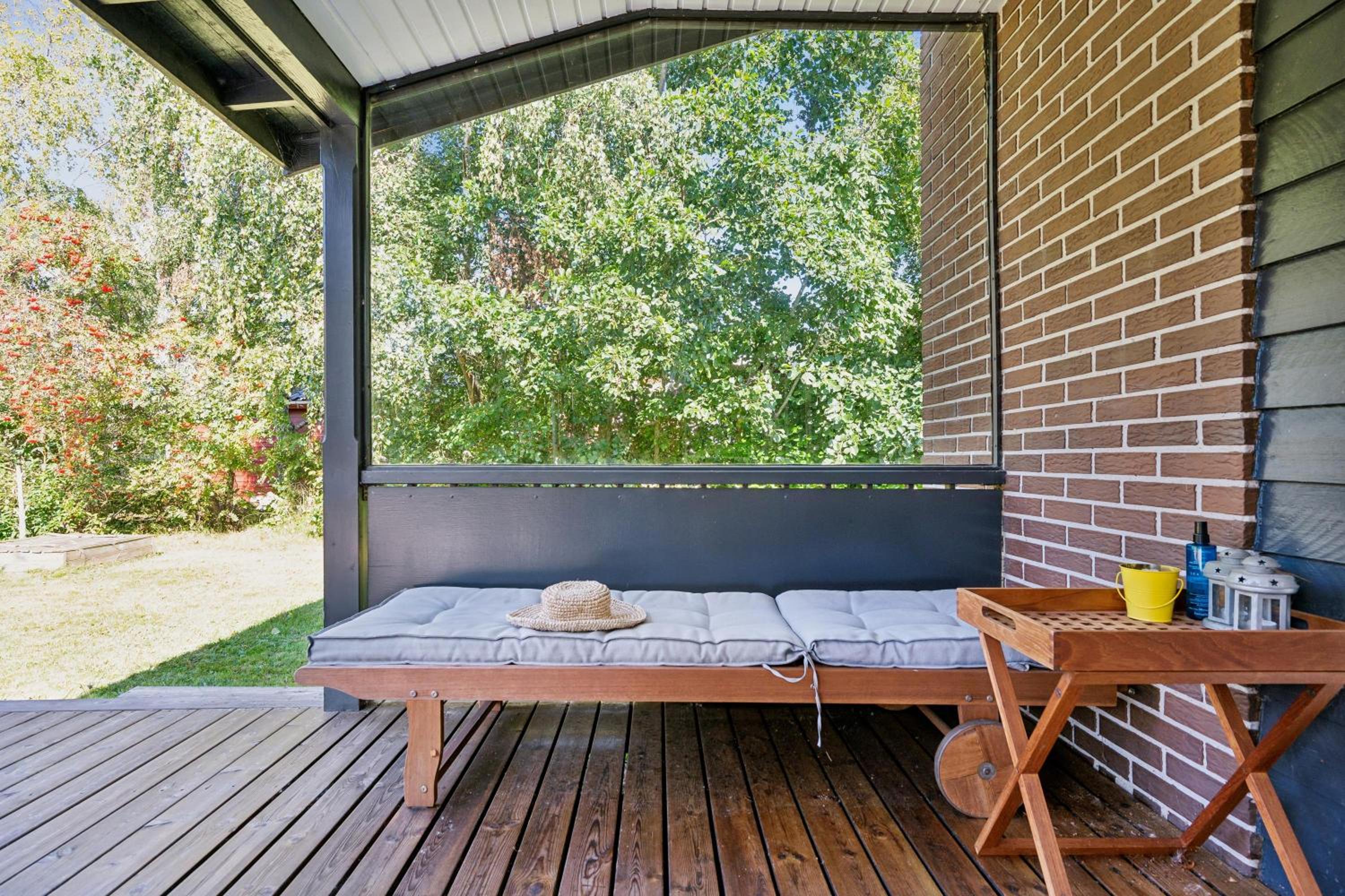 Cosy And Well-Kept Holiday Home With Covered Terrace, Large Garden And Child-Friendly Location Just 250 Metres From The Water And Close To Forest,