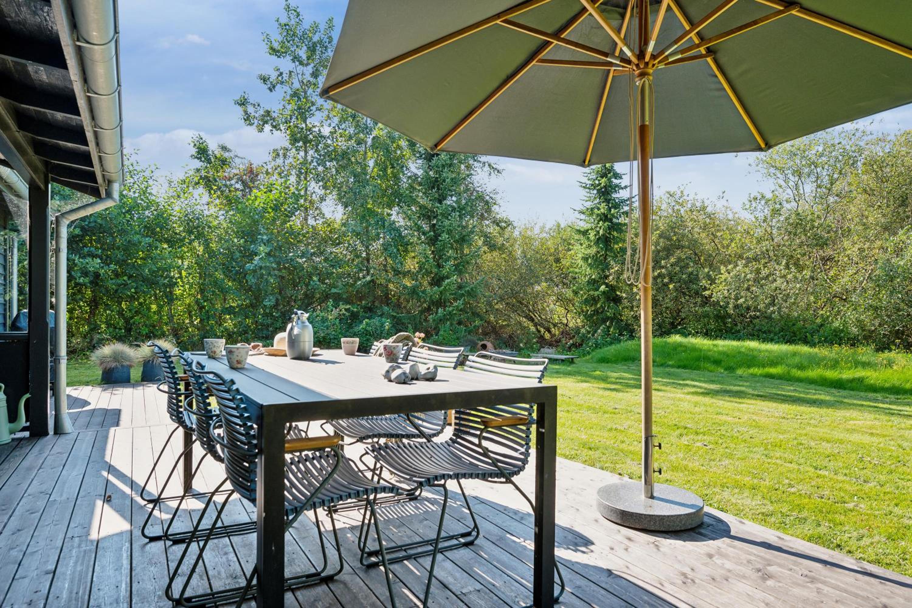 Cosy And Well-Kept Holiday Home With Covered Terrace, Large Garden And Child-Friendly Location Just 250 Metres From The Water And Close To Forest,