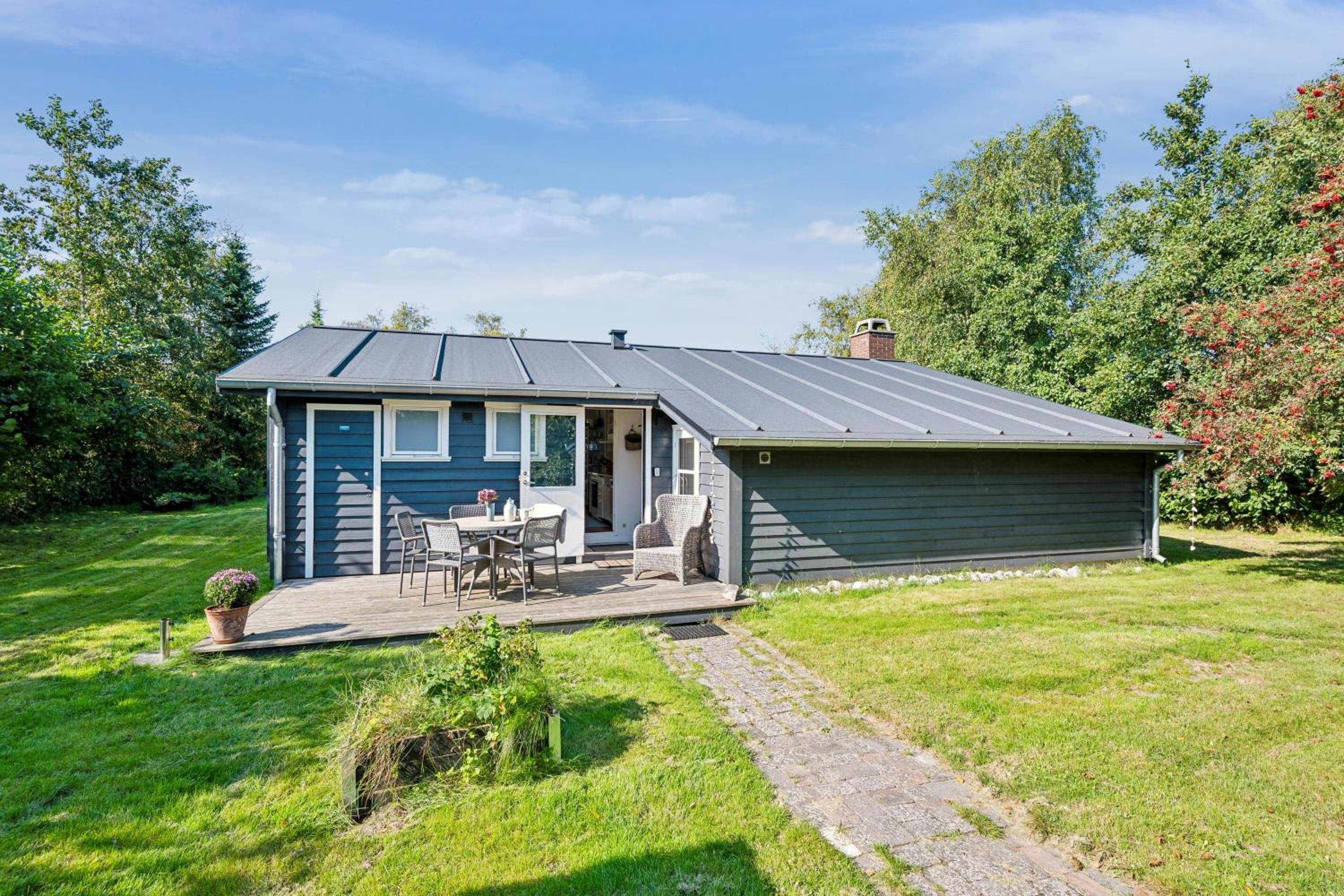 Cosy And Well-Kept Holiday Home With Covered Terrace, Large Garden And Child-Friendly Location Just 250 Metres From The Water And Close To Forest,