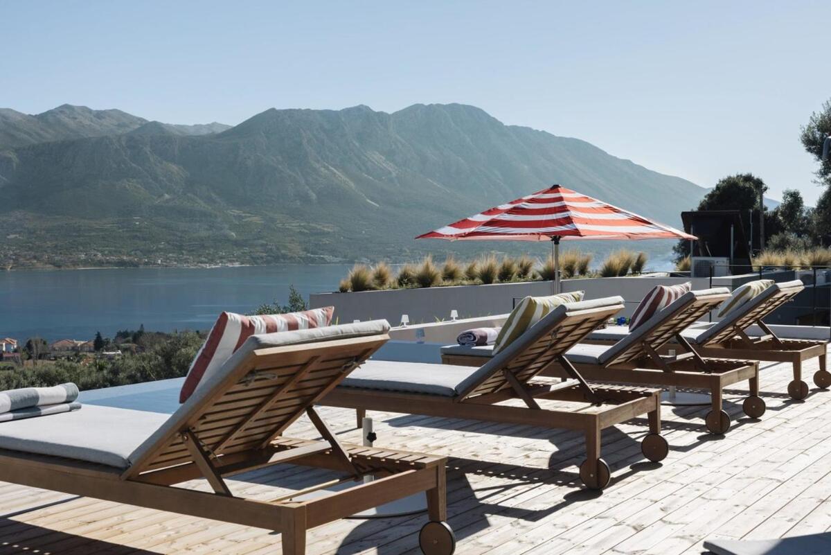 Immerse yourself in the luxury and rejuvenate with the comfort of this exceptional villa view 2