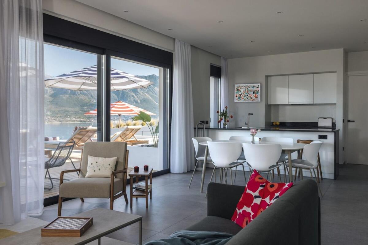 Immerse yourself in the luxury and rejuvenate with the comfort of this exceptional villa view 4