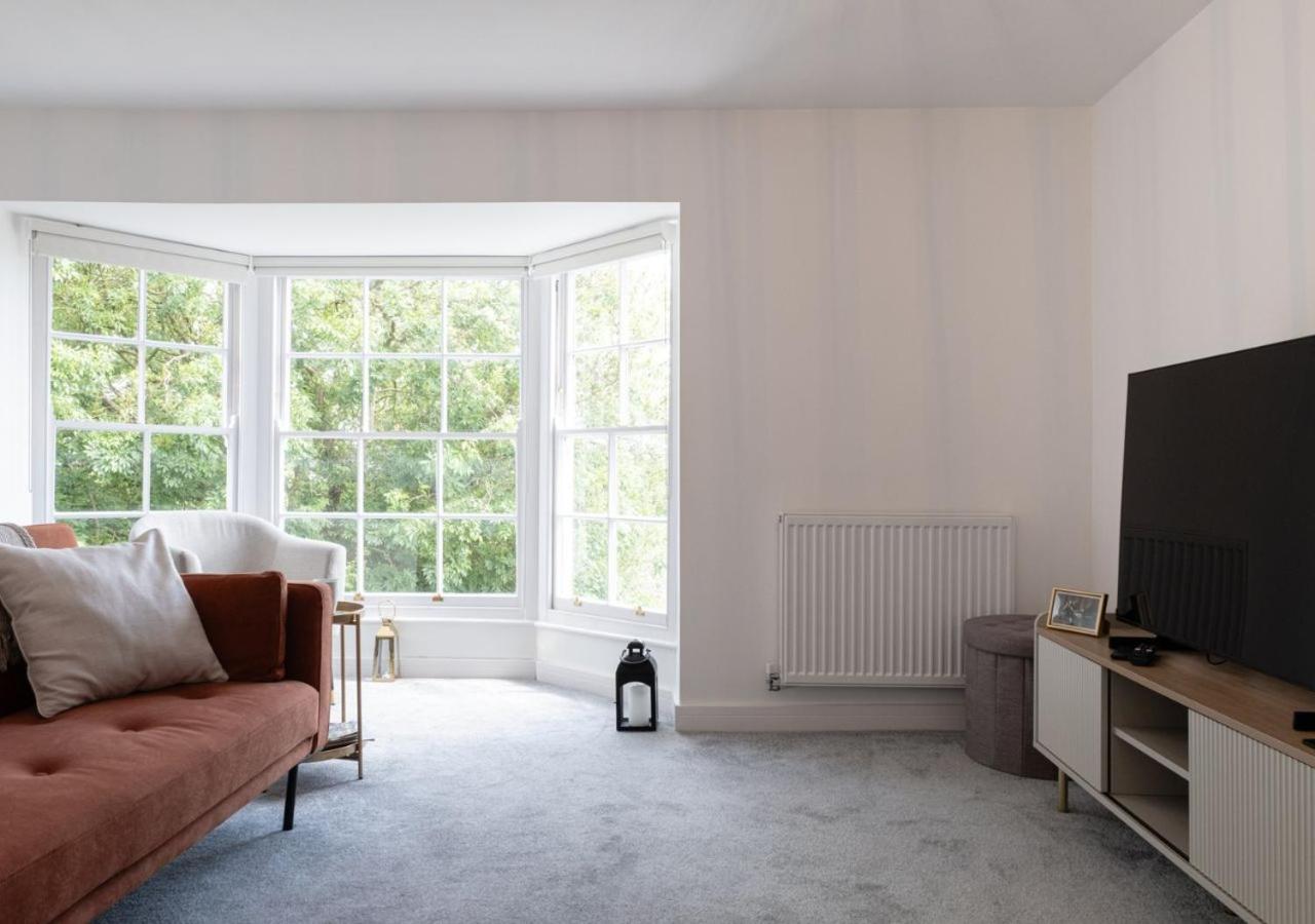 Cosy 1BD in Malvern With Stunning Views! view 4