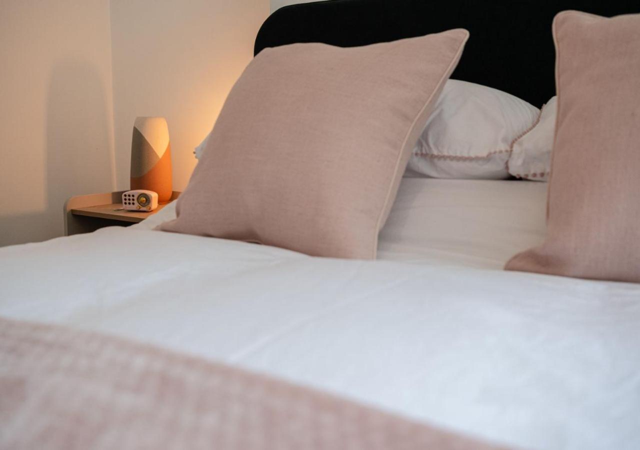 Cosy 1BD in Malvern With Stunning Views! view 3