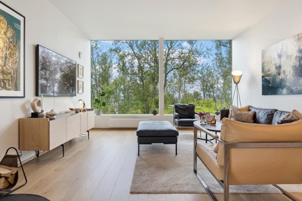 Modern residence and perfect location in Tromsø Carport