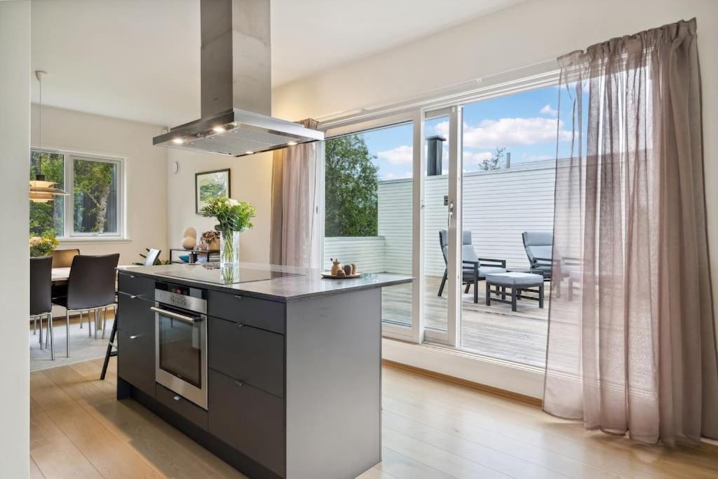Modern residence and perfect location in Tromsø Carport