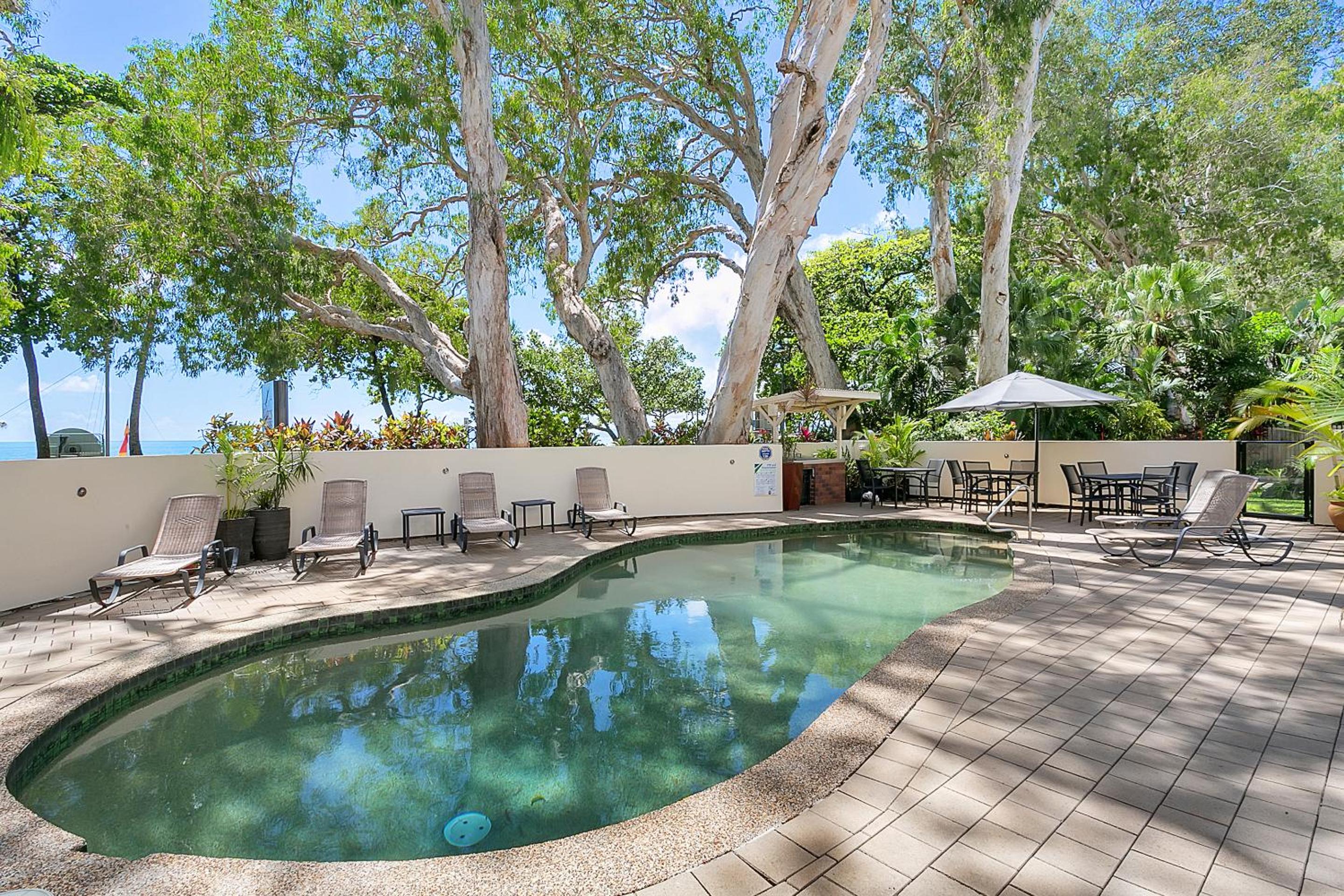 On Palm Cove Beachfront Apartments
