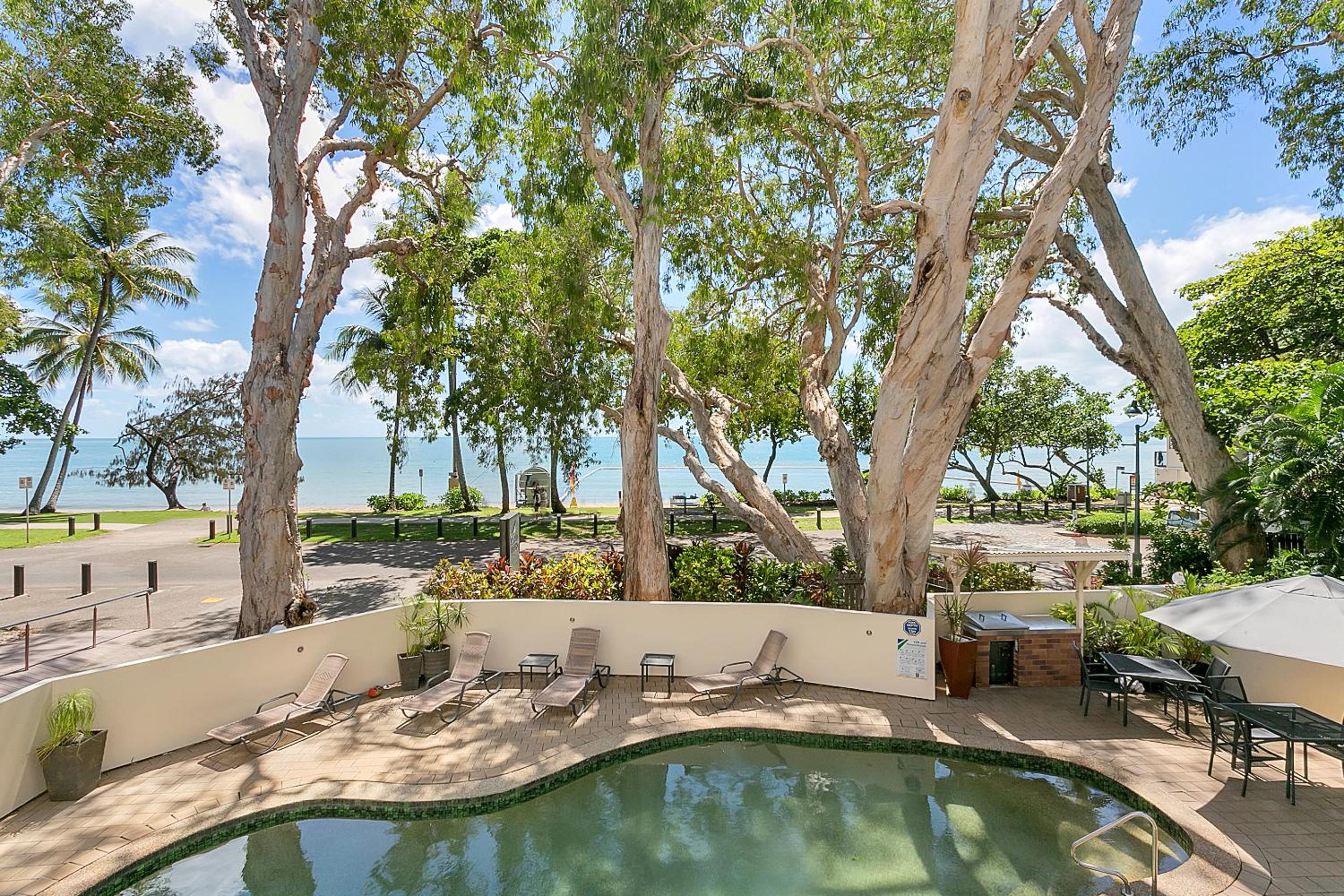 On Palm Cove Beachfront Apartments