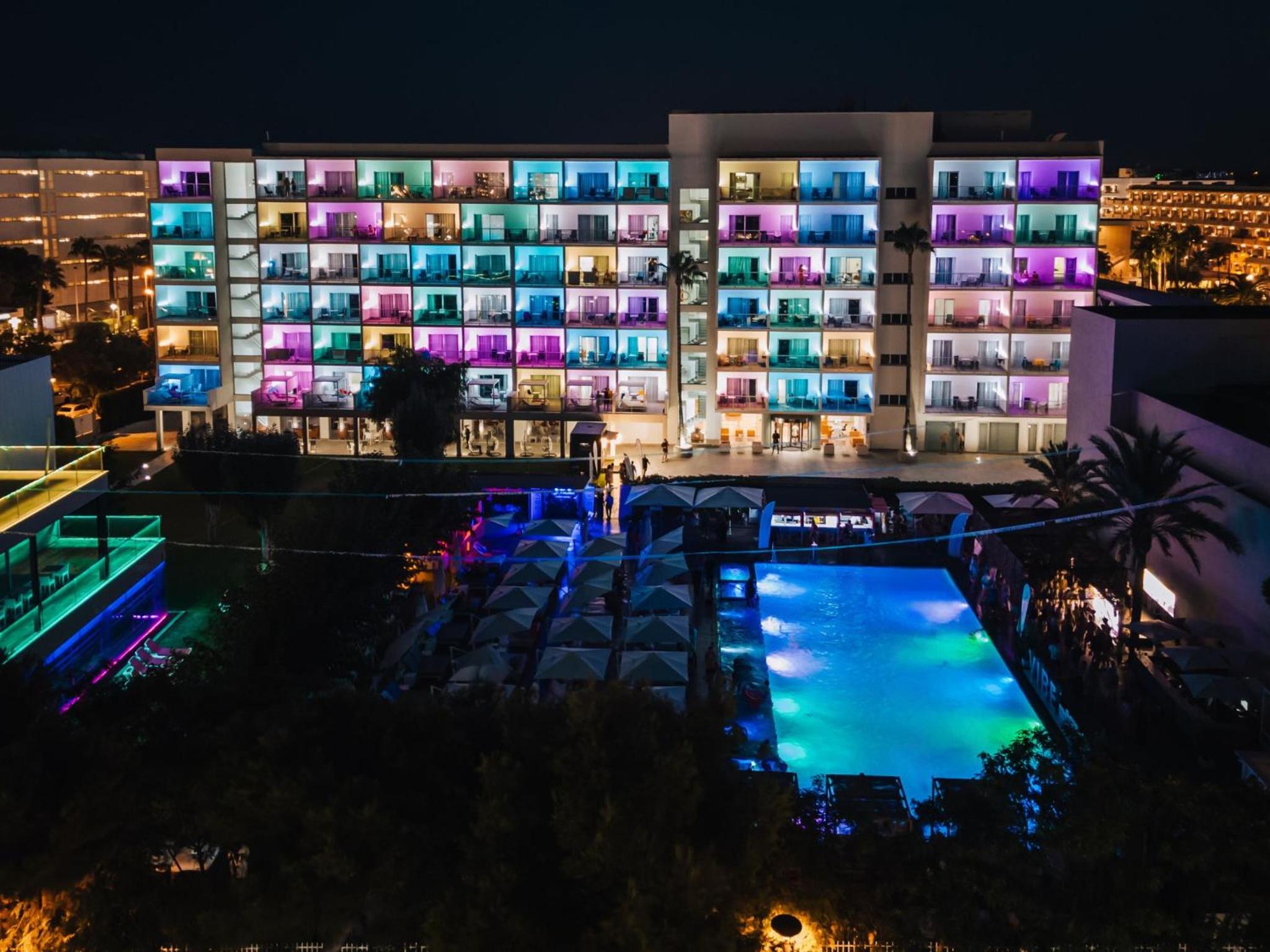 Hotel Astoria Playa Adults Only 4* Sup - Image 1