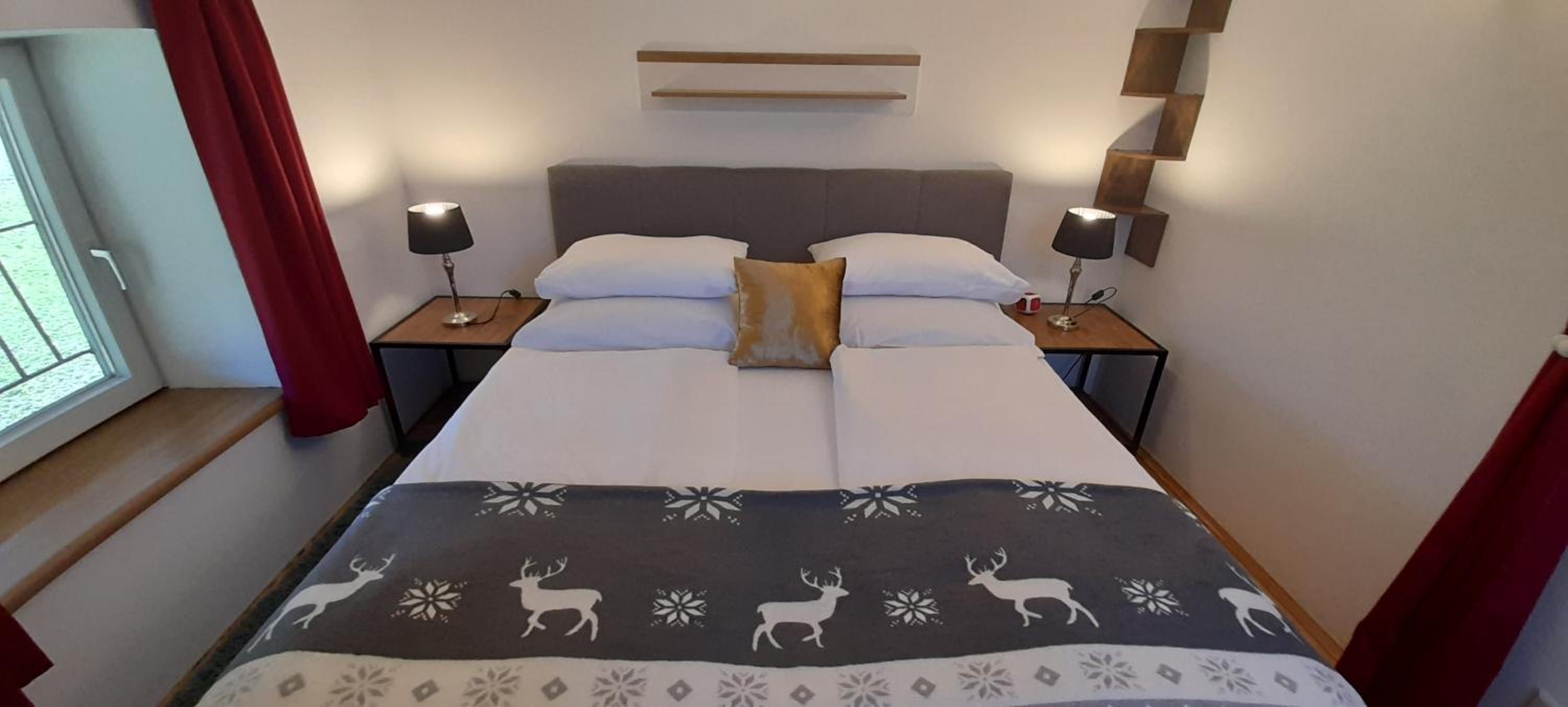 Ferienwohnung am Krausberghof mit Balkon und Parkplatz, Aufenthaltsraum mit Spielmöglichkeiten, Erholung- inmitten der Natur, 6 Fahrminuten zur Alpentherme