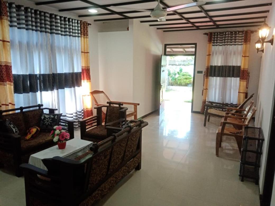 Dinuranga Villa Hikkaduwa view 3