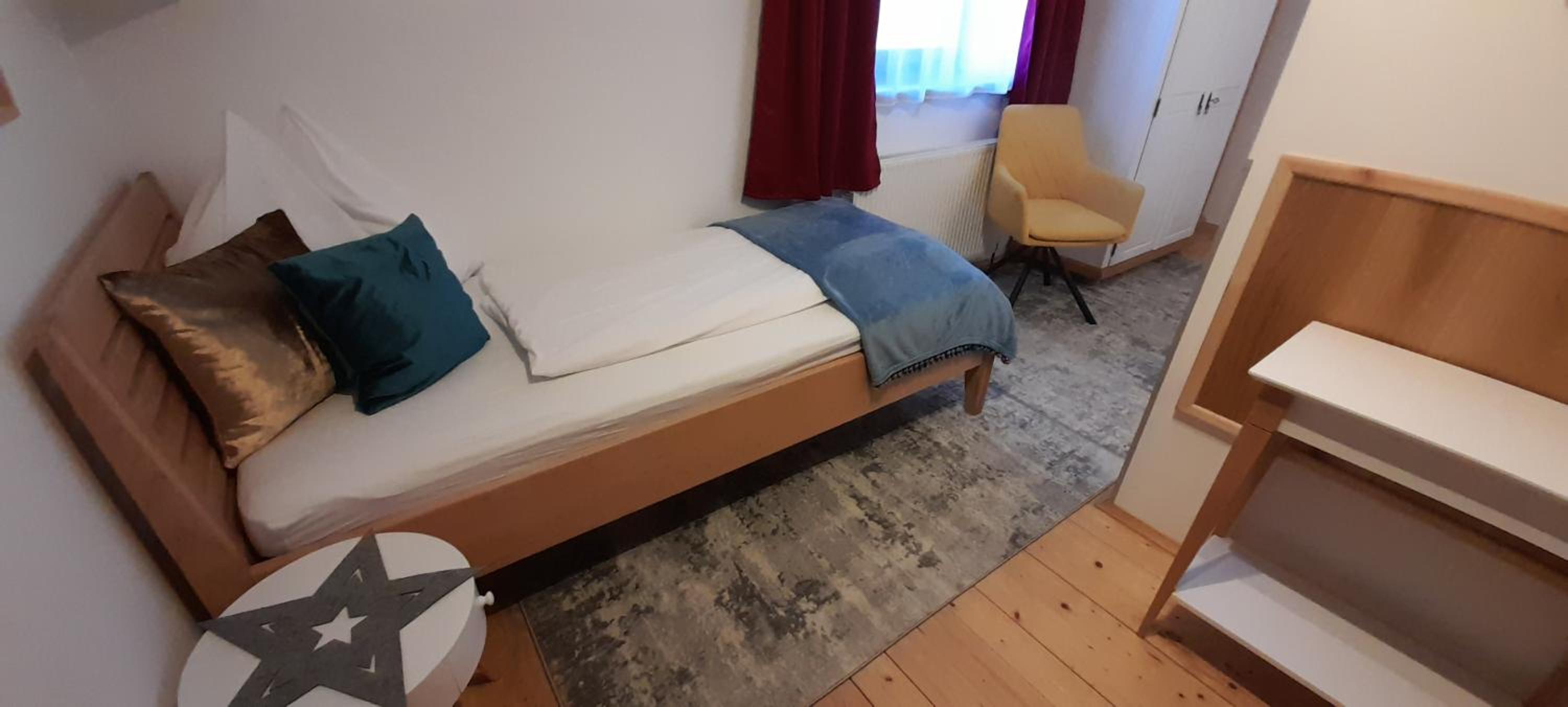 Ferienwohnung am Krausberghof mit Balkon und Parkplatz, Aufenthaltsraum mit Spielmöglichkeiten, Erholung- inmitten der Natur, 6 Fahrminuten zur Alpentherme