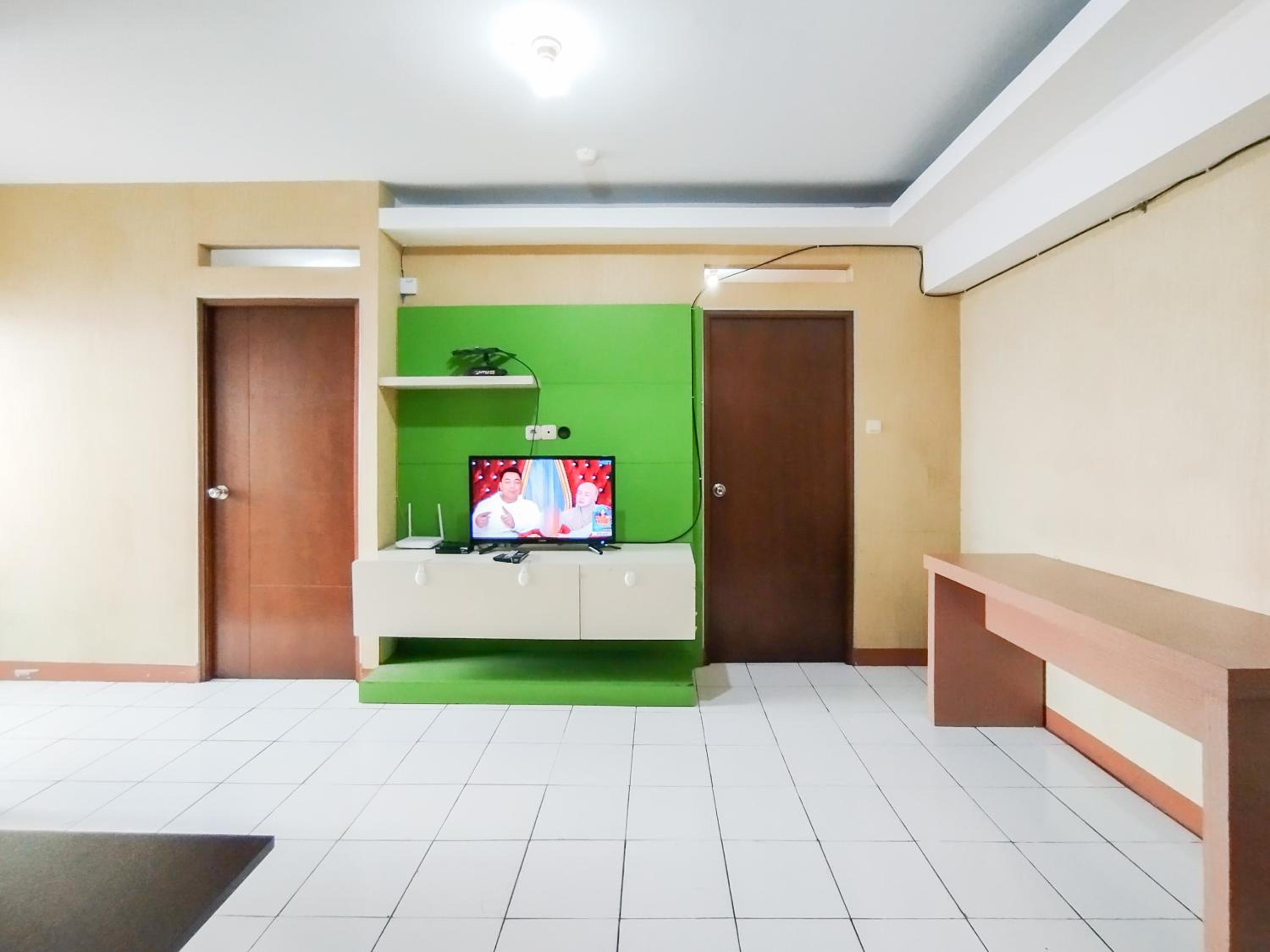 Minimalist 3BR Gateway Ahmad Yani Cicadas Apartment By Travelio, Bandung - 19