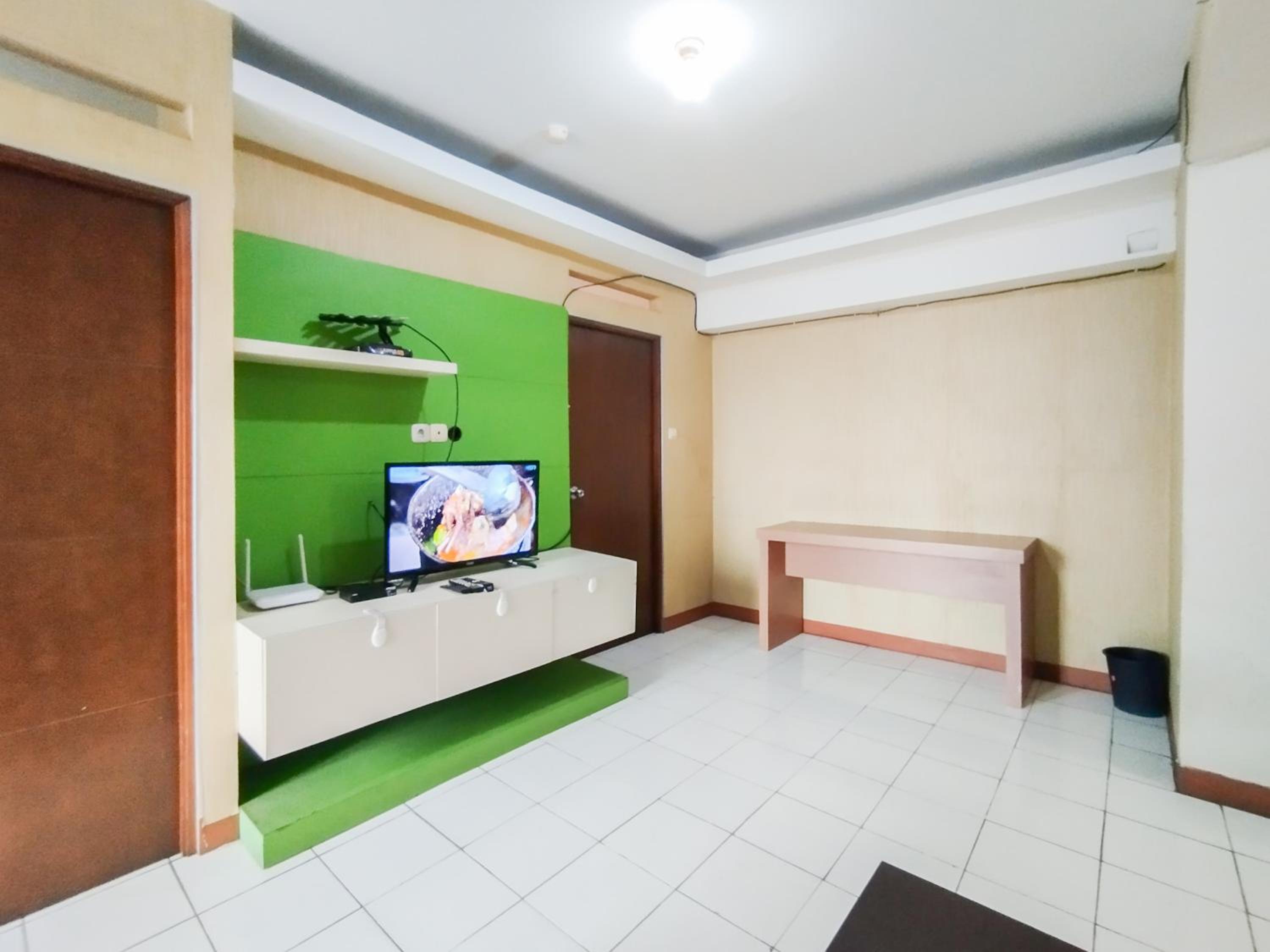 Minimalist 3BR Gateway Ahmad Yani Cicadas Apartment By Travelio, Bandung - 13