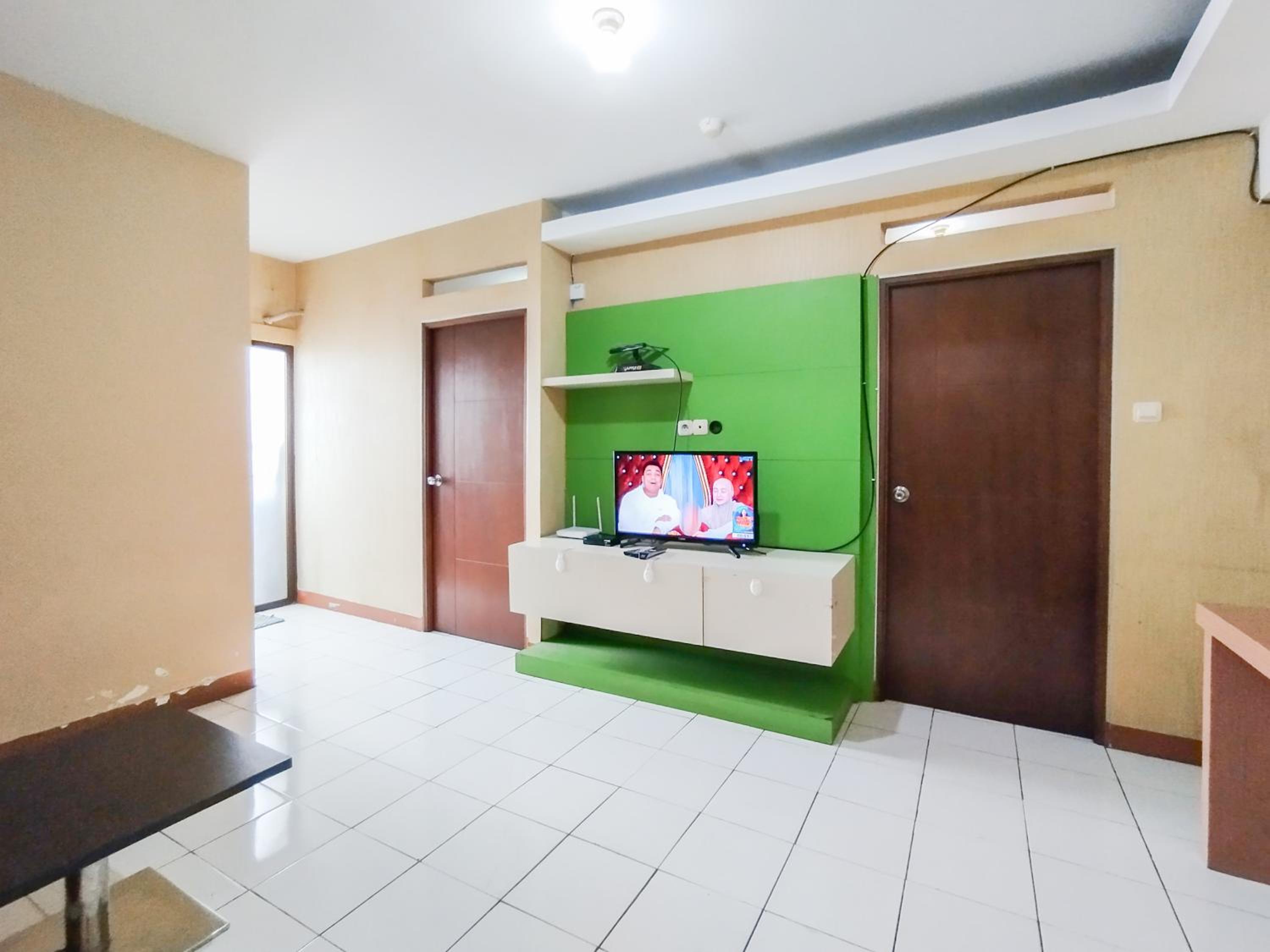 Minimalist 3BR Gateway Ahmad Yani Cicadas Apartment By Travelio, Bandung - 20