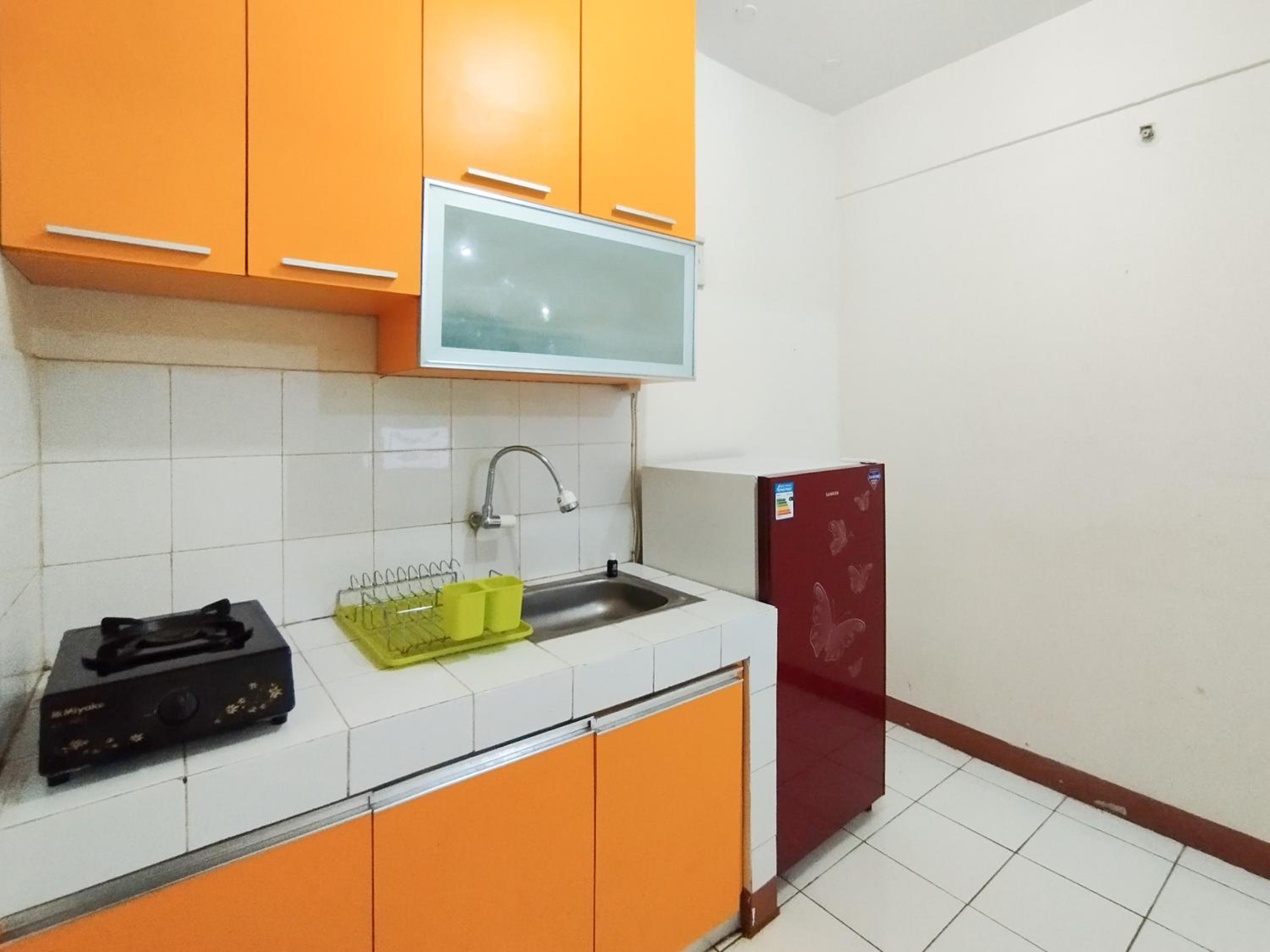 Minimalist 3BR Gateway Ahmad Yani Cicadas Apartment By Travelio, Bandung - 9