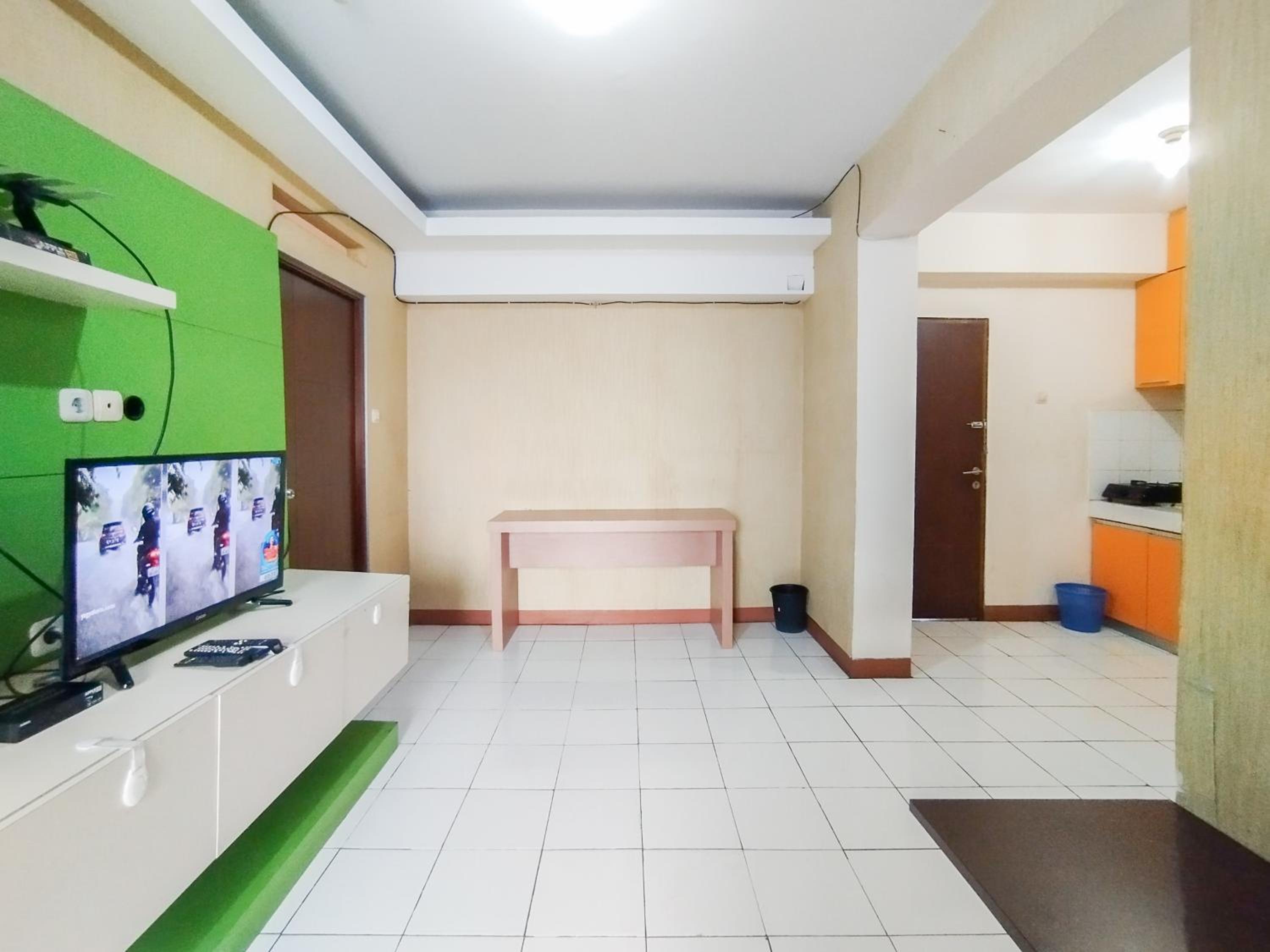 Minimalist 3BR Gateway Ahmad Yani Cicadas Apartment By Travelio, Bandung - 18