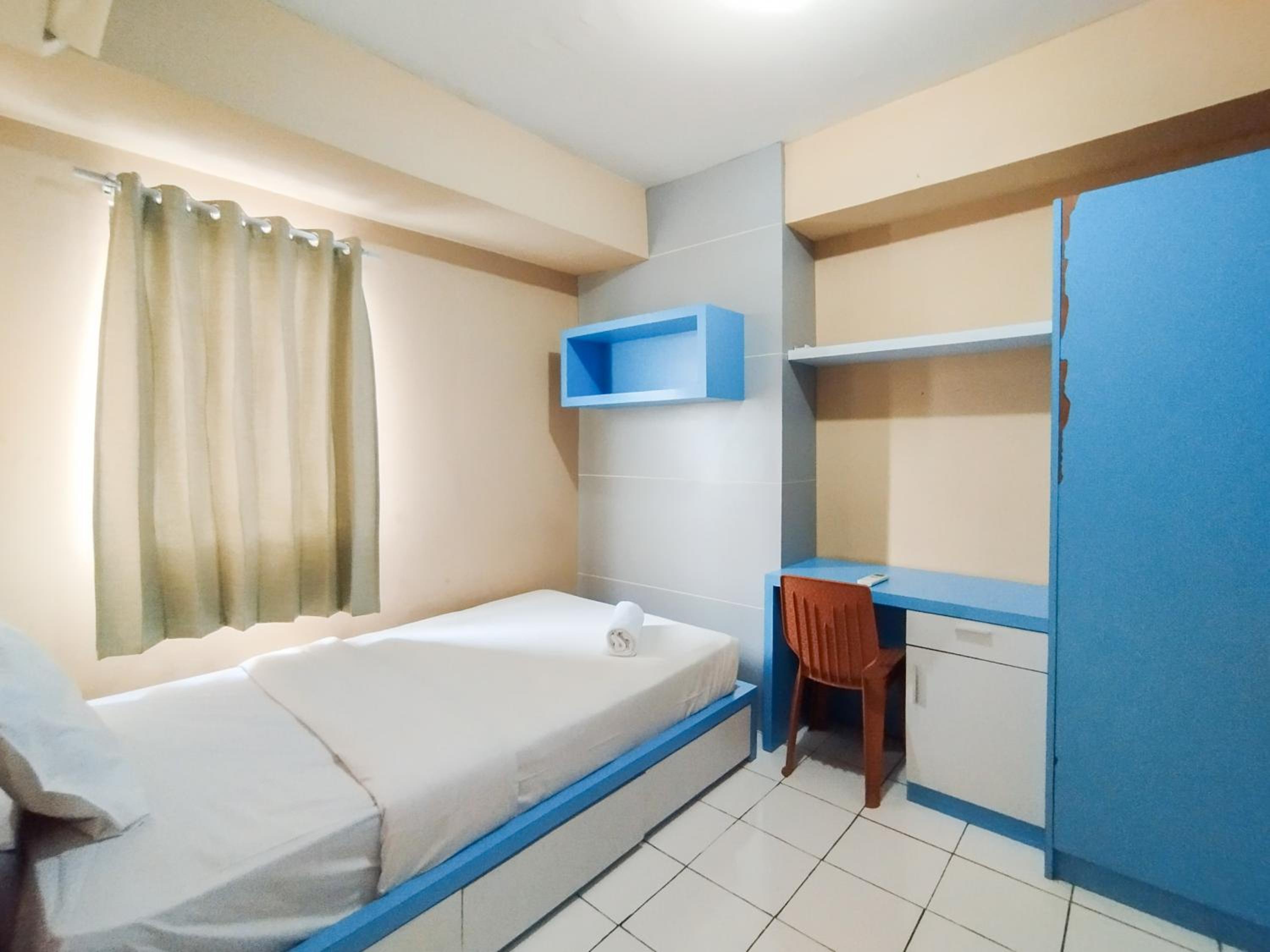 Minimalist 3BR Gateway Ahmad Yani Cicadas Apartment By Travelio, Bandung - 12