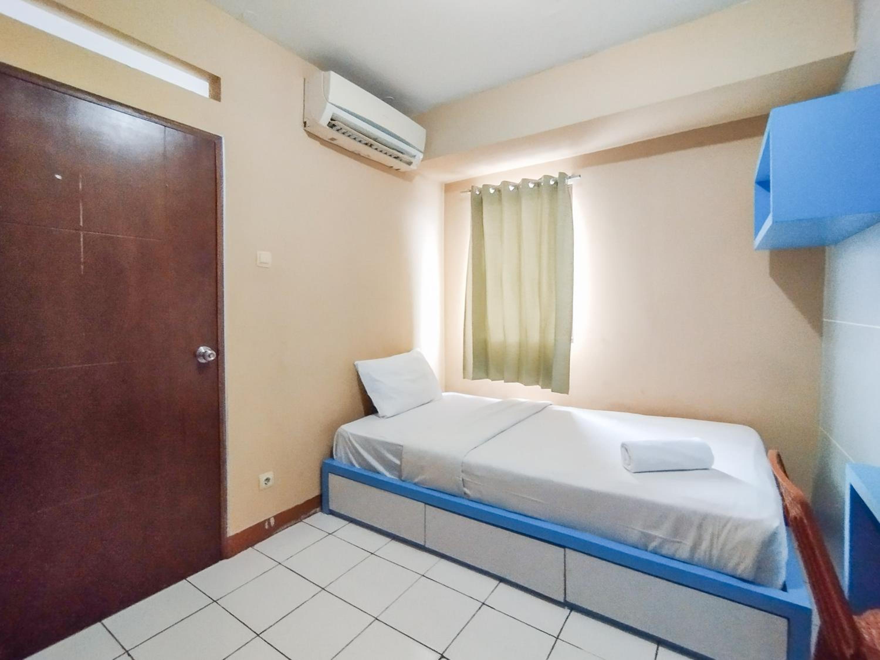 Minimalist 3BR Gateway Ahmad Yani Cicadas Apartment By Travelio, Bandung - 14