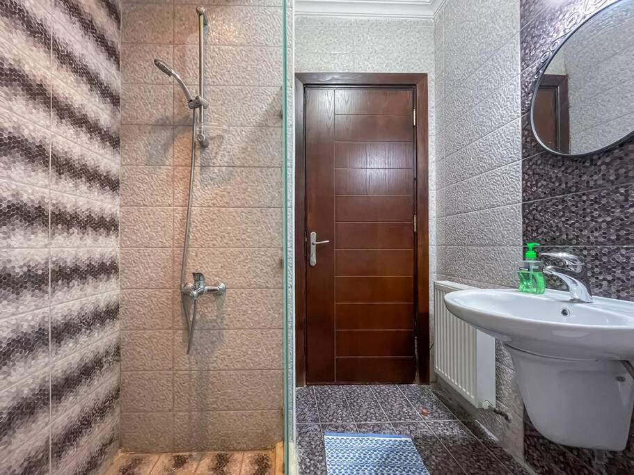 Eclectic & spacious 2BR, in the heart of Amman view 4