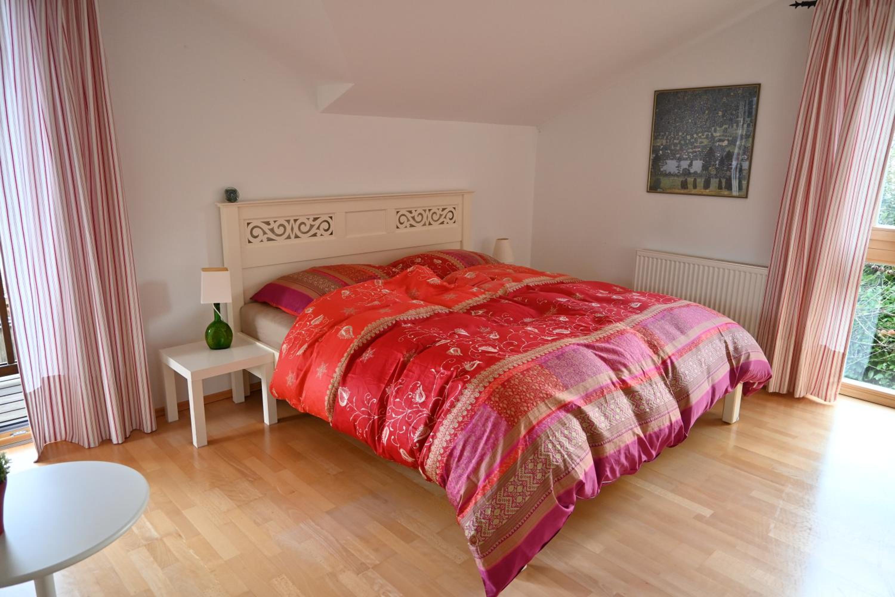 Chalet Attersee - ganzes Ferienhaus, Seeblick, Kamin, Sauna