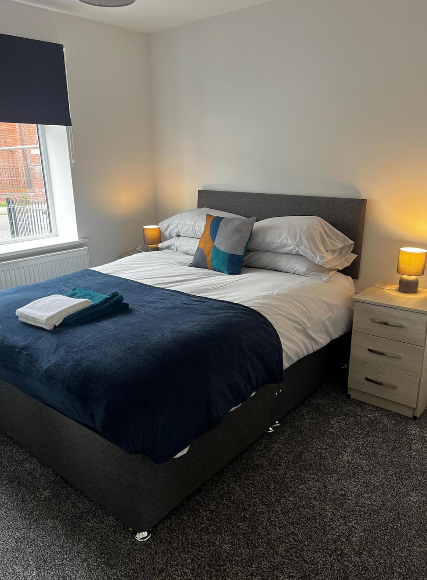 2 Bed Flat - Sleeps 4 - Pets - Garden - Parking view 2