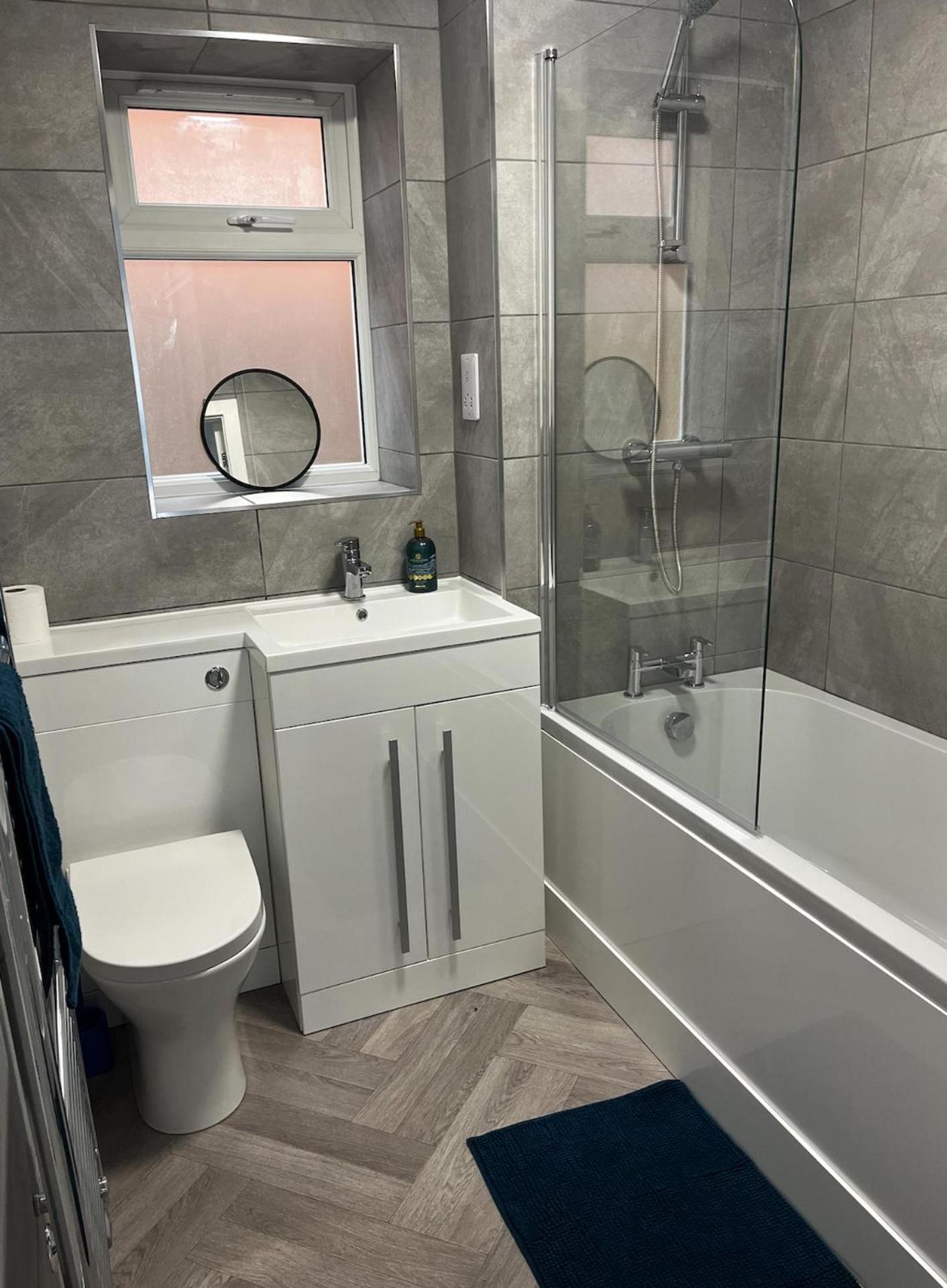 2 Bed Flat - Sleeps 4 - Pets - Garden - Parking view 4