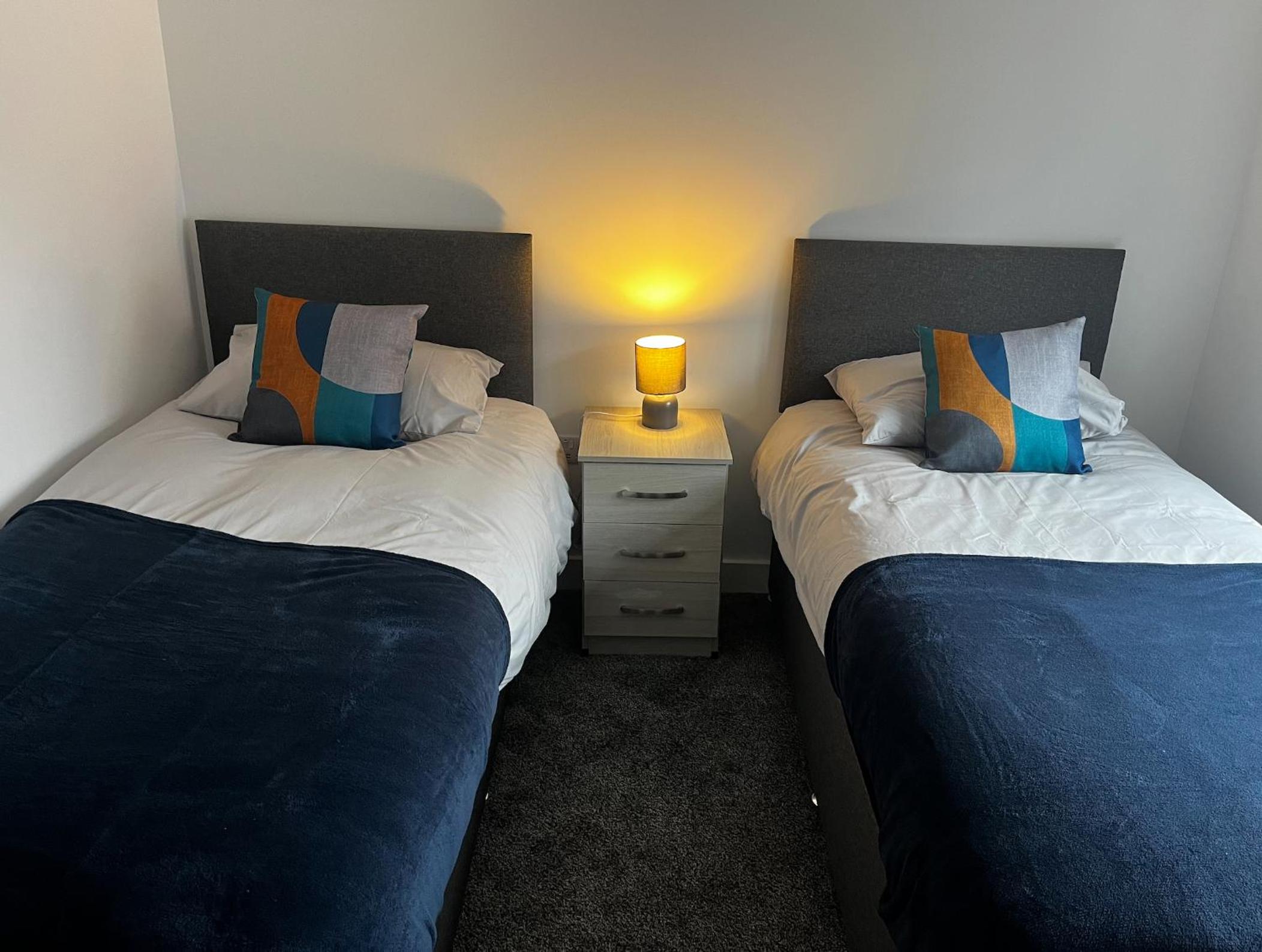 2 Bed Flat - Sleeps 4 - Pets - Garden - Parking view 5