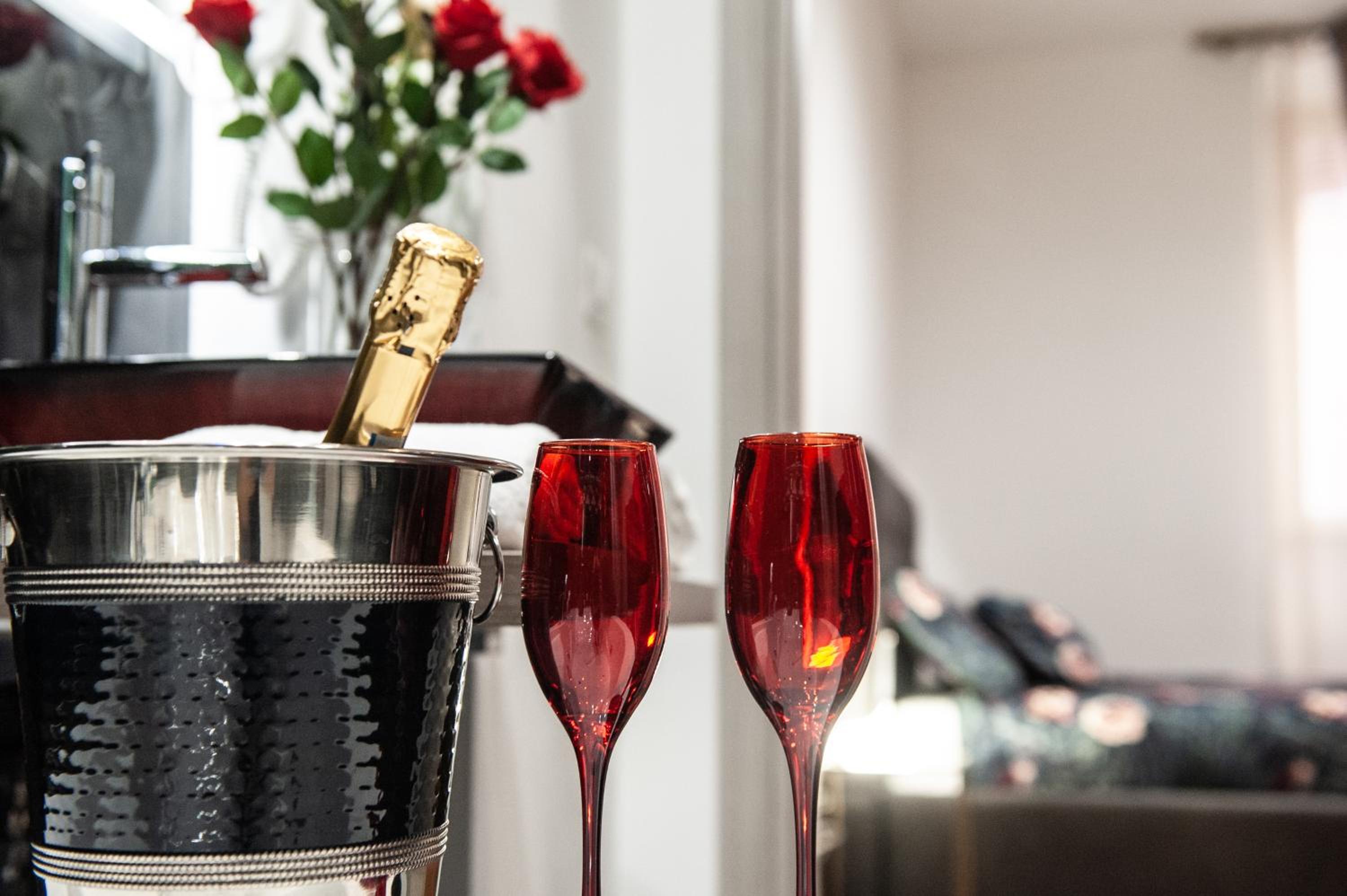 farnese jacuzzi apartment photo 2