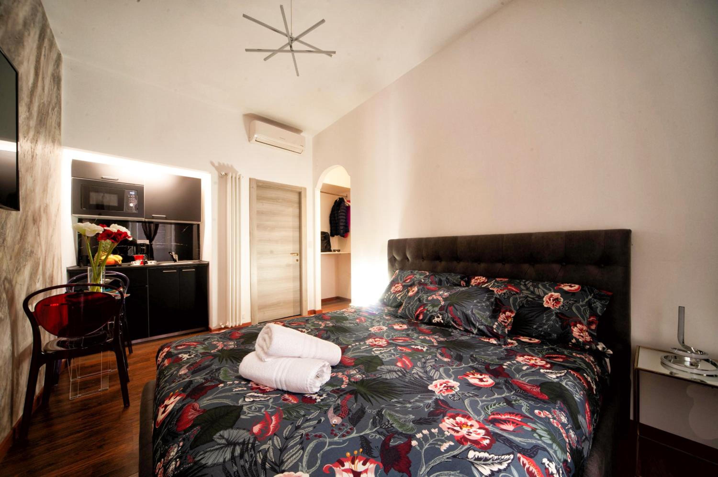 farnese jacuzzi apartment photo 4