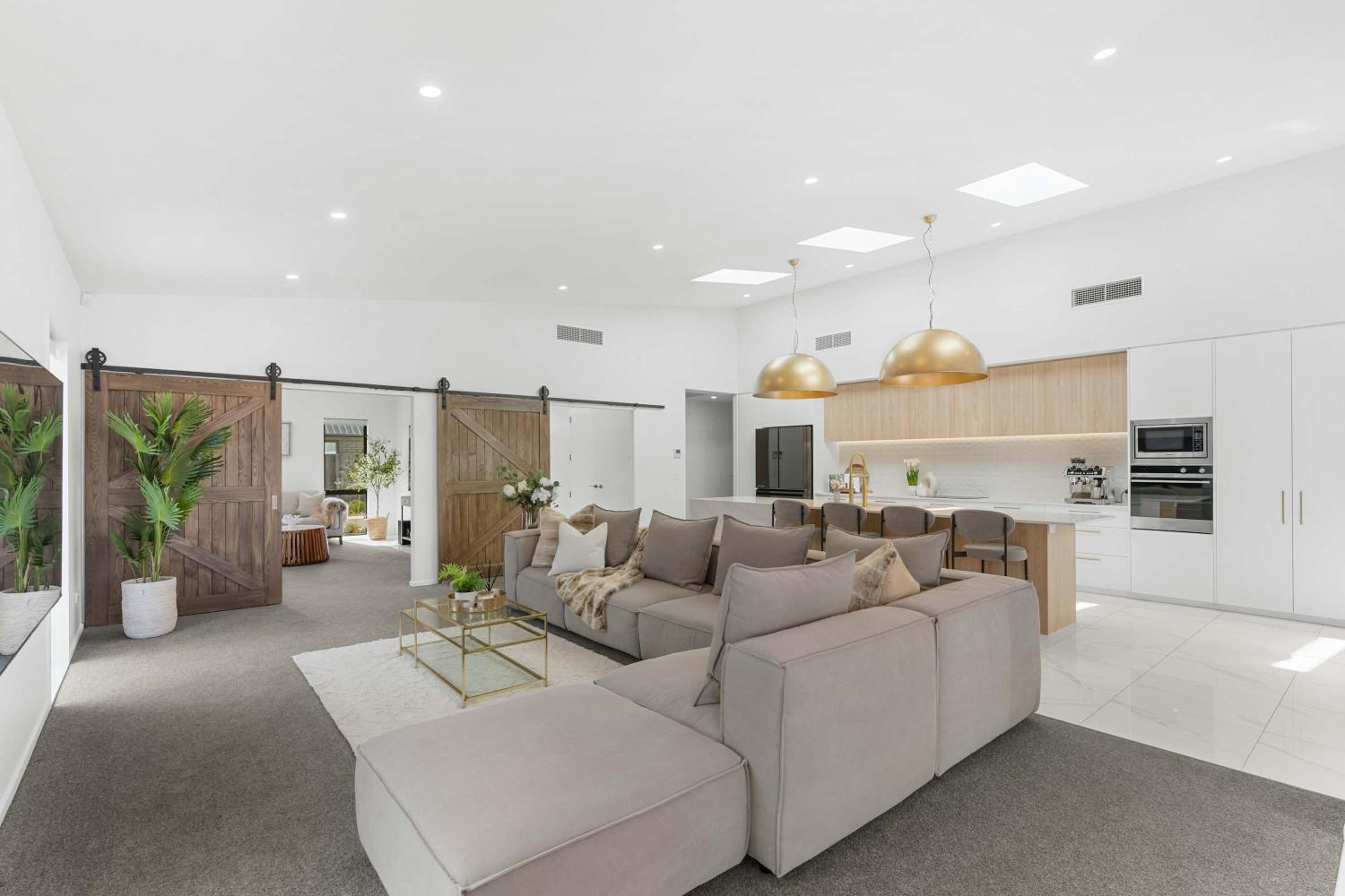 5-bed Luxury Living at it's finest that sleeps 10 view 3