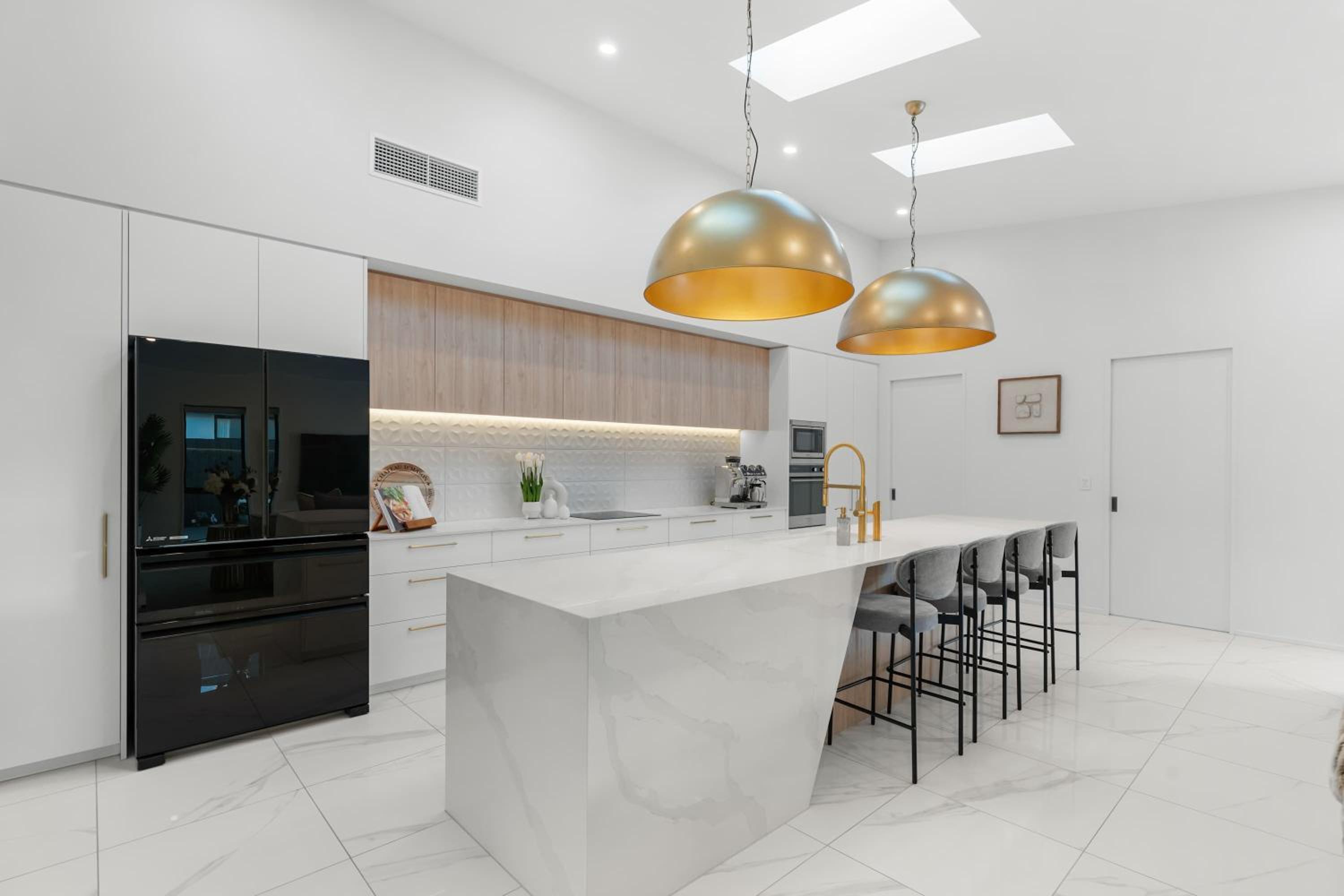 5-bed Luxury Living at it's finest that sleeps 10 view 4