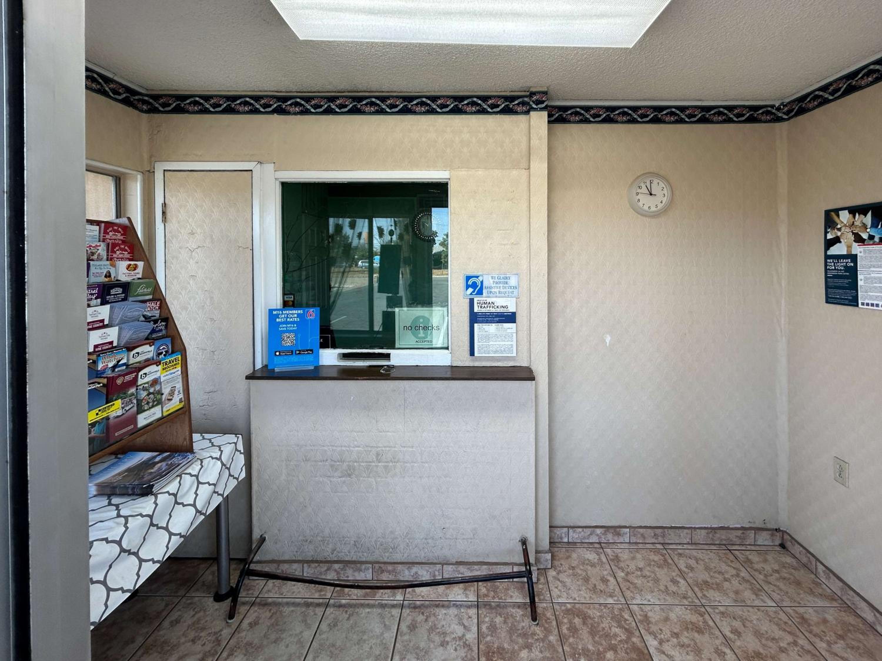Motel 6 Selma, CA view 2
