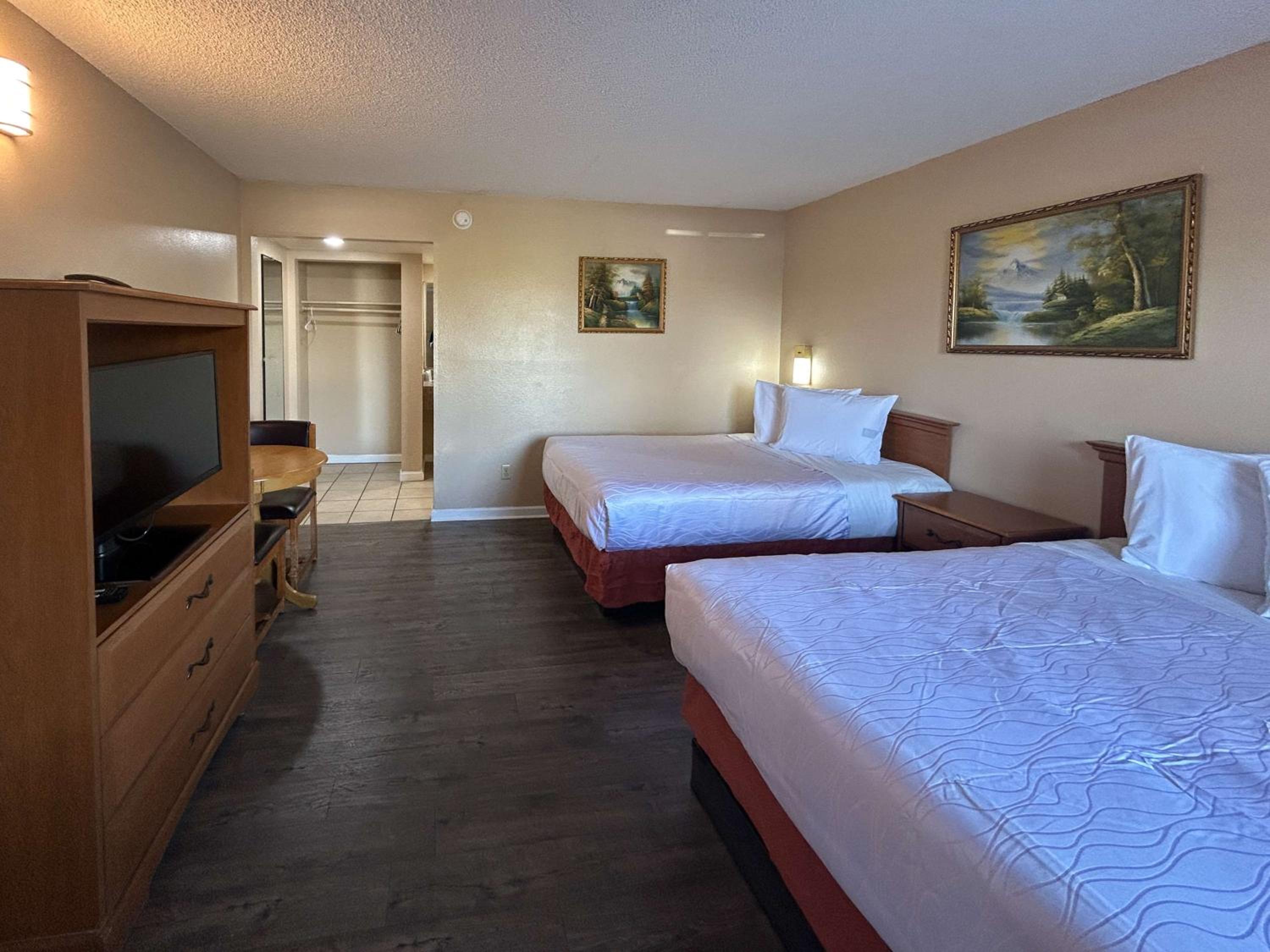Motel 6 Selma, CA view 4