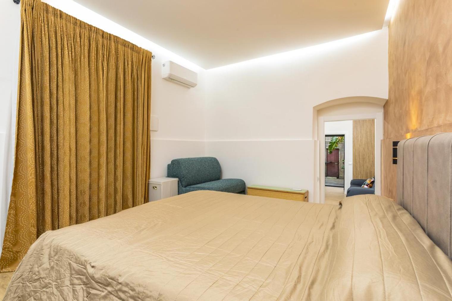 La Dimora Incantata en Catania — hotel room