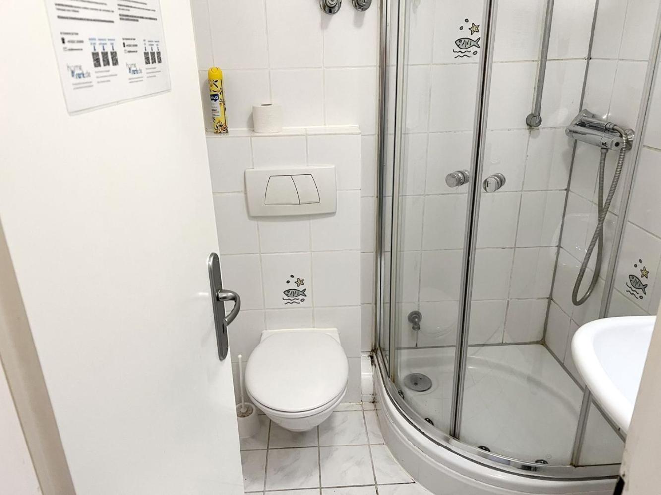 Budget Apartment Köln en Cologne — bathroom