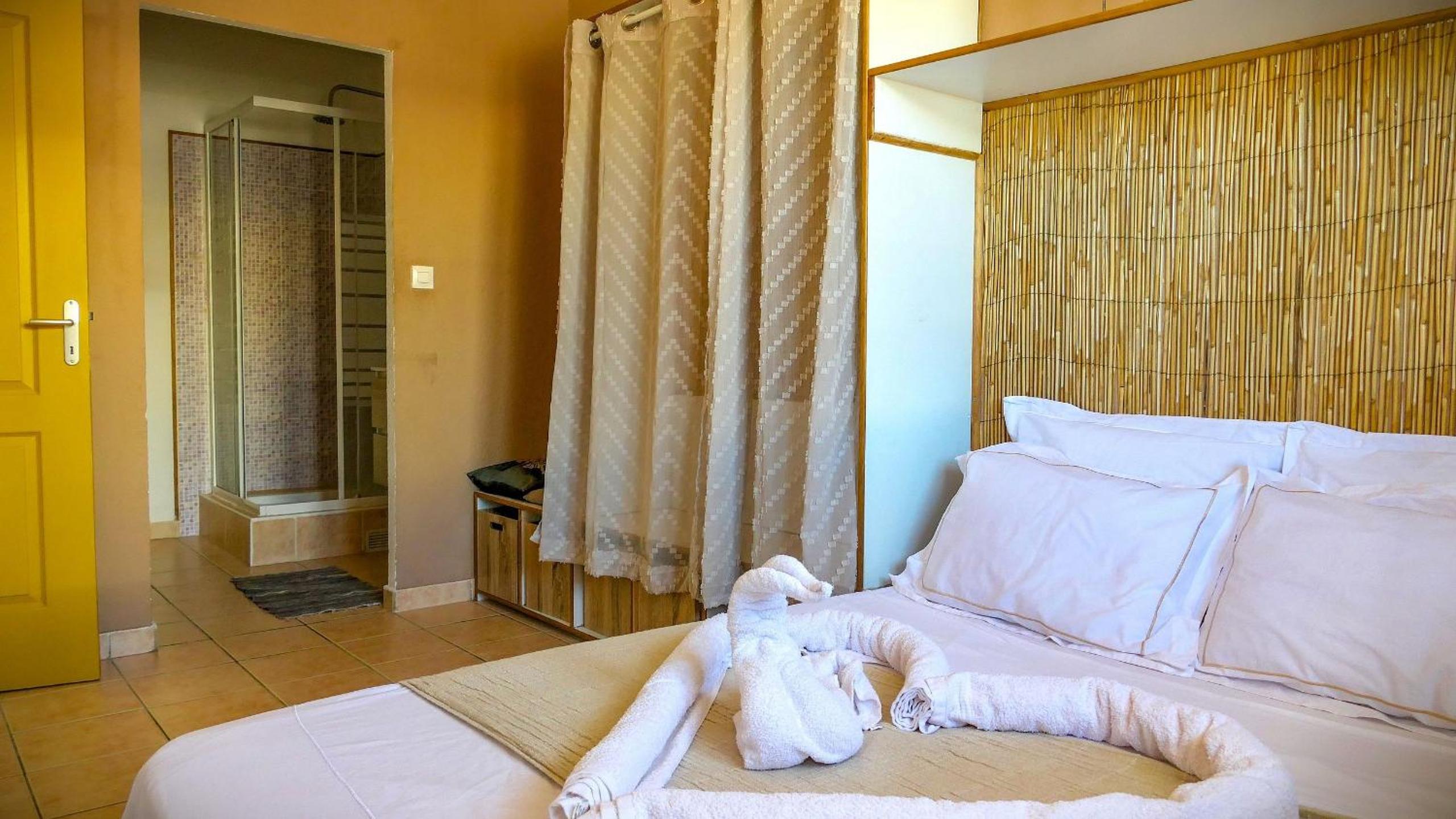 Appartement Cayenne Chic Design Élégant en Bois Tropical view 3